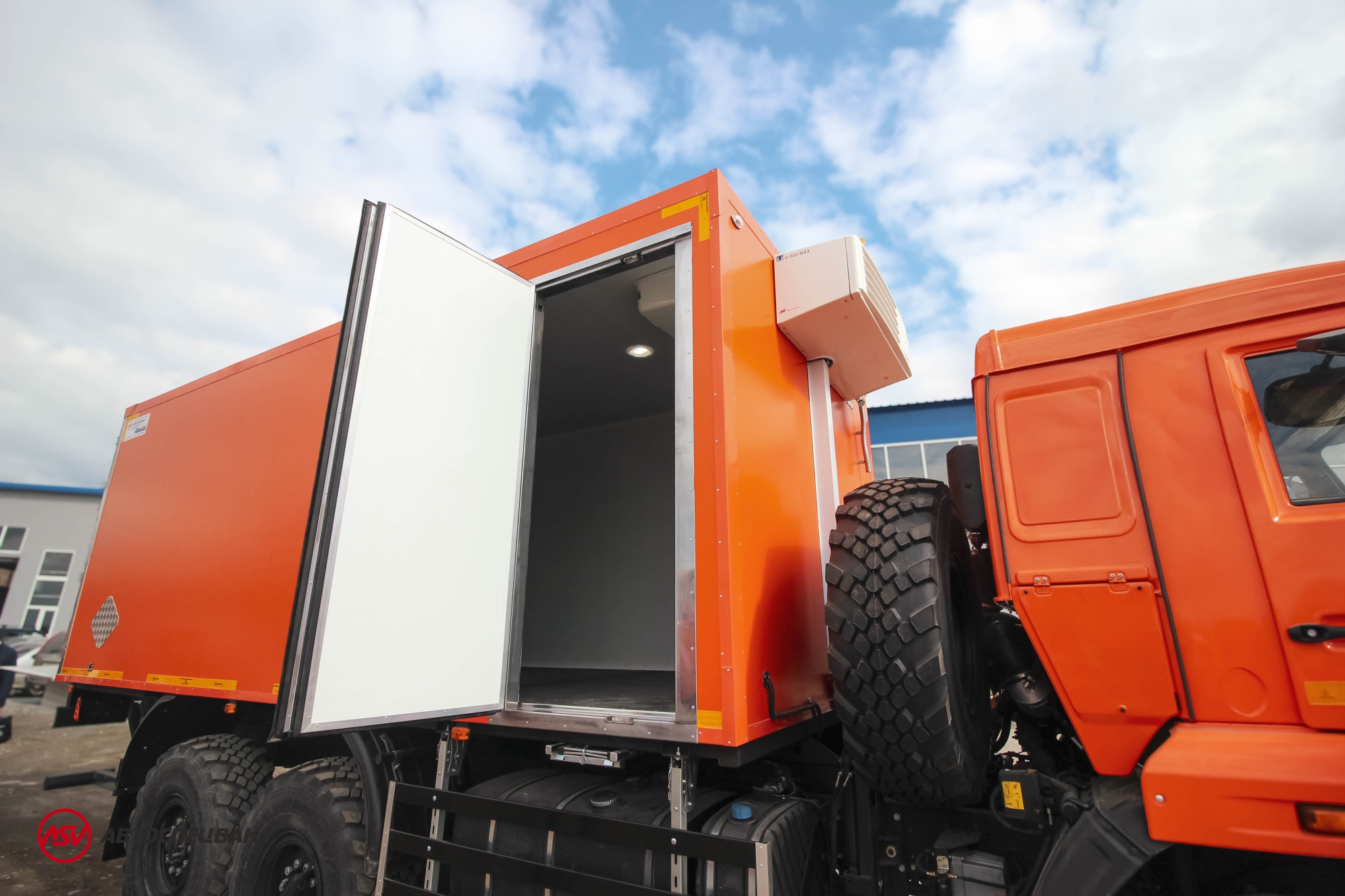 Рефрижератор с гидробортом ZEPRO и ХОУ Thermo King на шасси КамАЗ 43118-3027-50 5