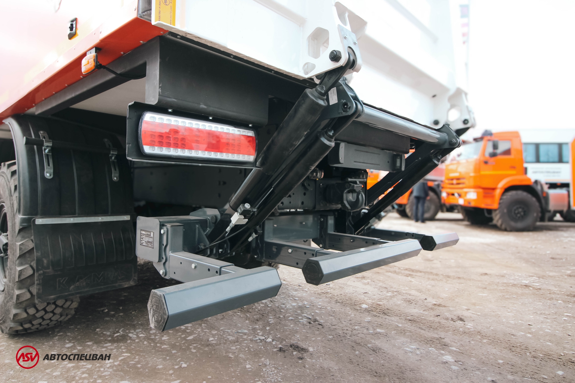 Рефрижератор с гидробортом ZEPRO и ХОУ Thermo King на шасси КамАЗ 43118-3027-50 8