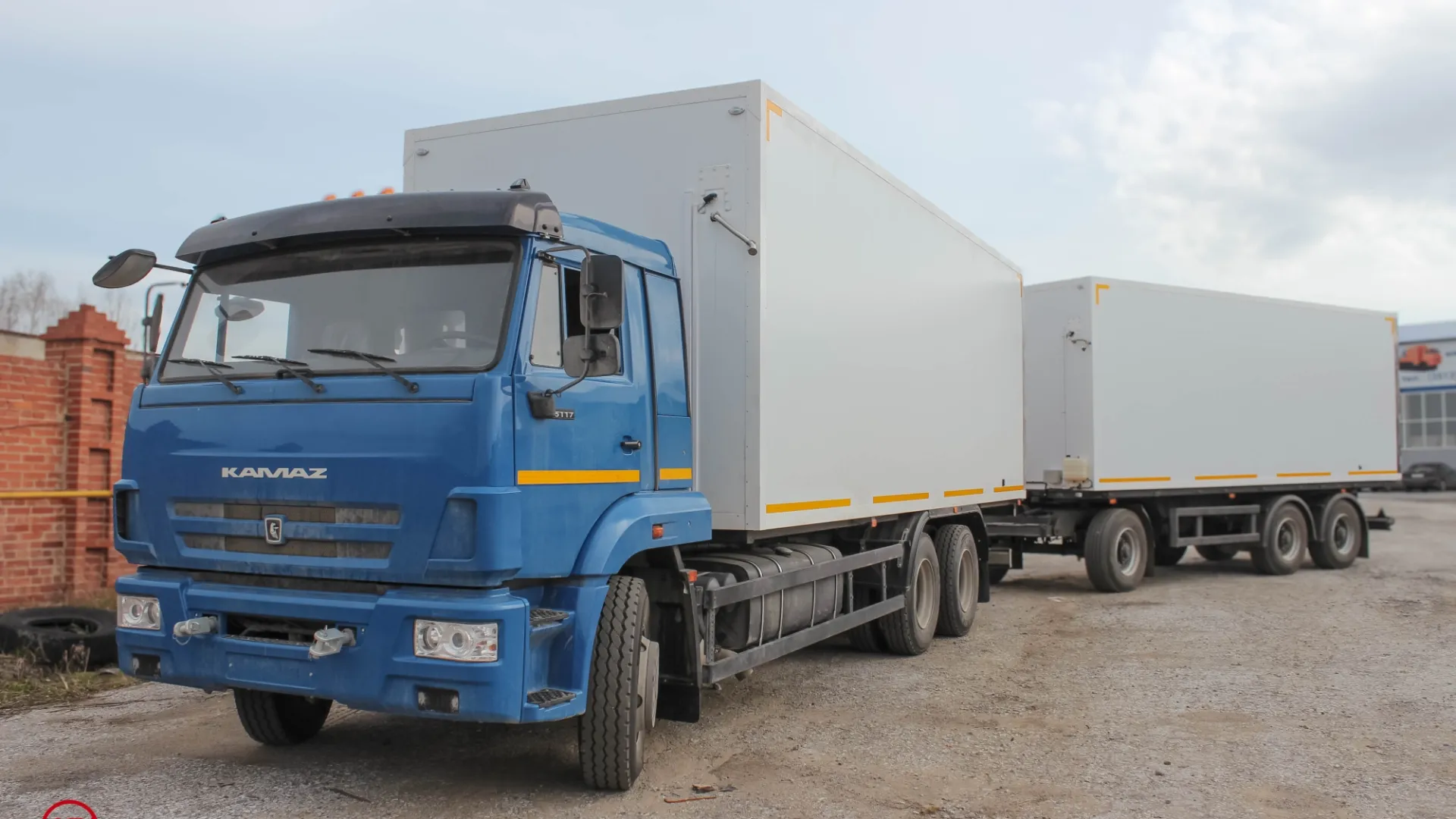 Изотермический фургон КамАЗ 65117 (автопоезд) 0
