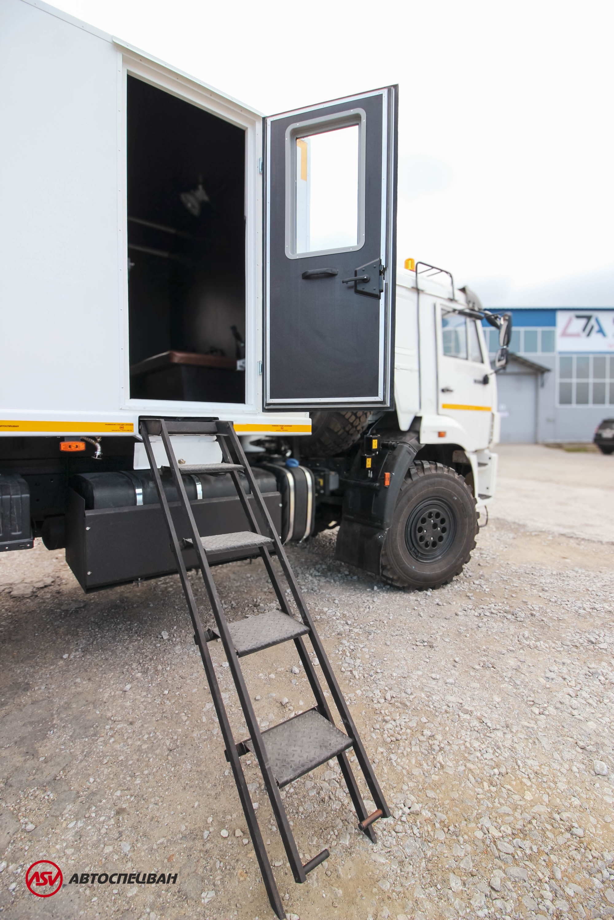 Автомобиль для взрывчатых веществ КамАЗ-43118-3027-50 11