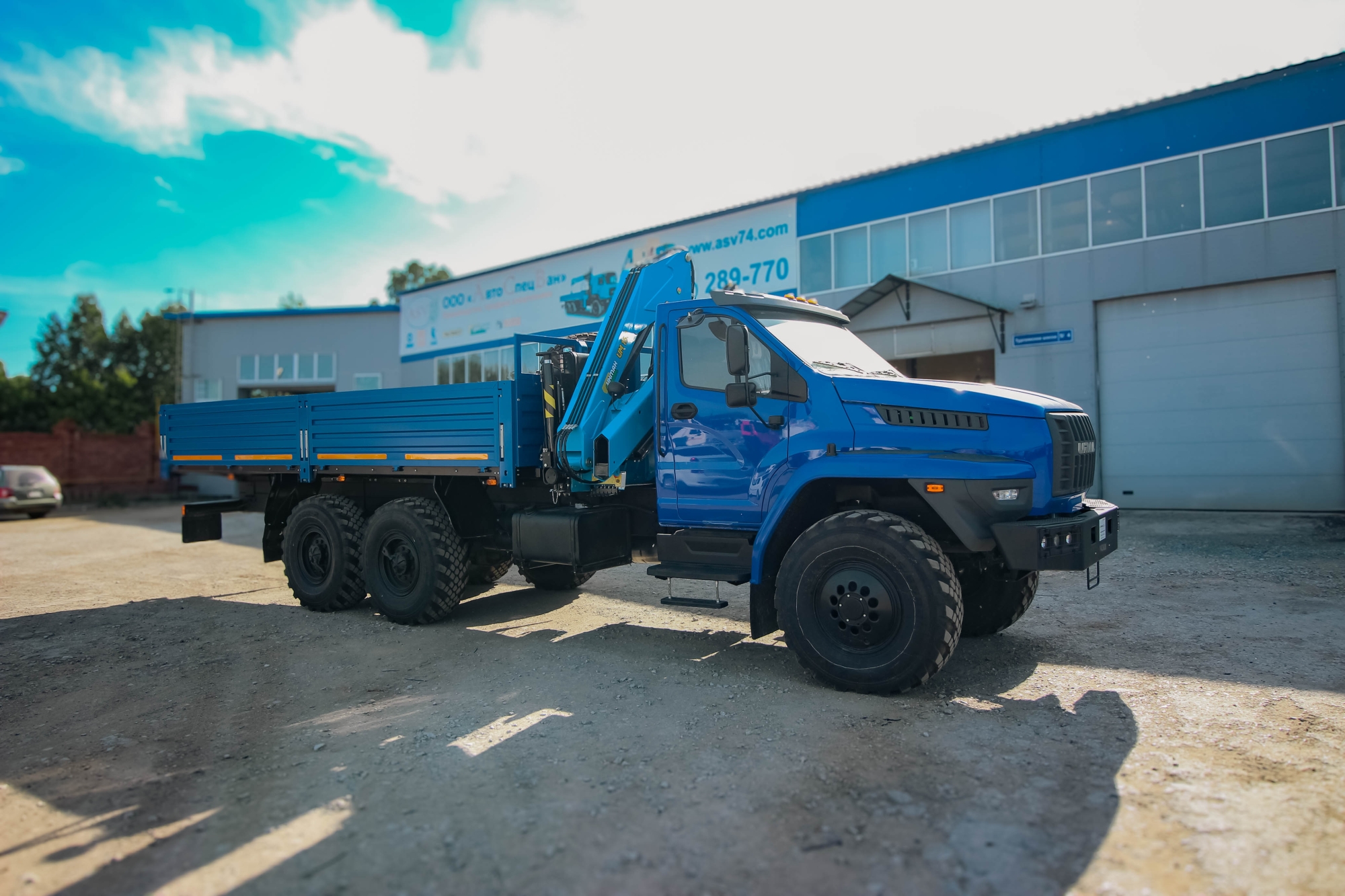 Бортовой автомобиль Урал 4320 NEXT (капотный) с КМУ ИМ-150 0