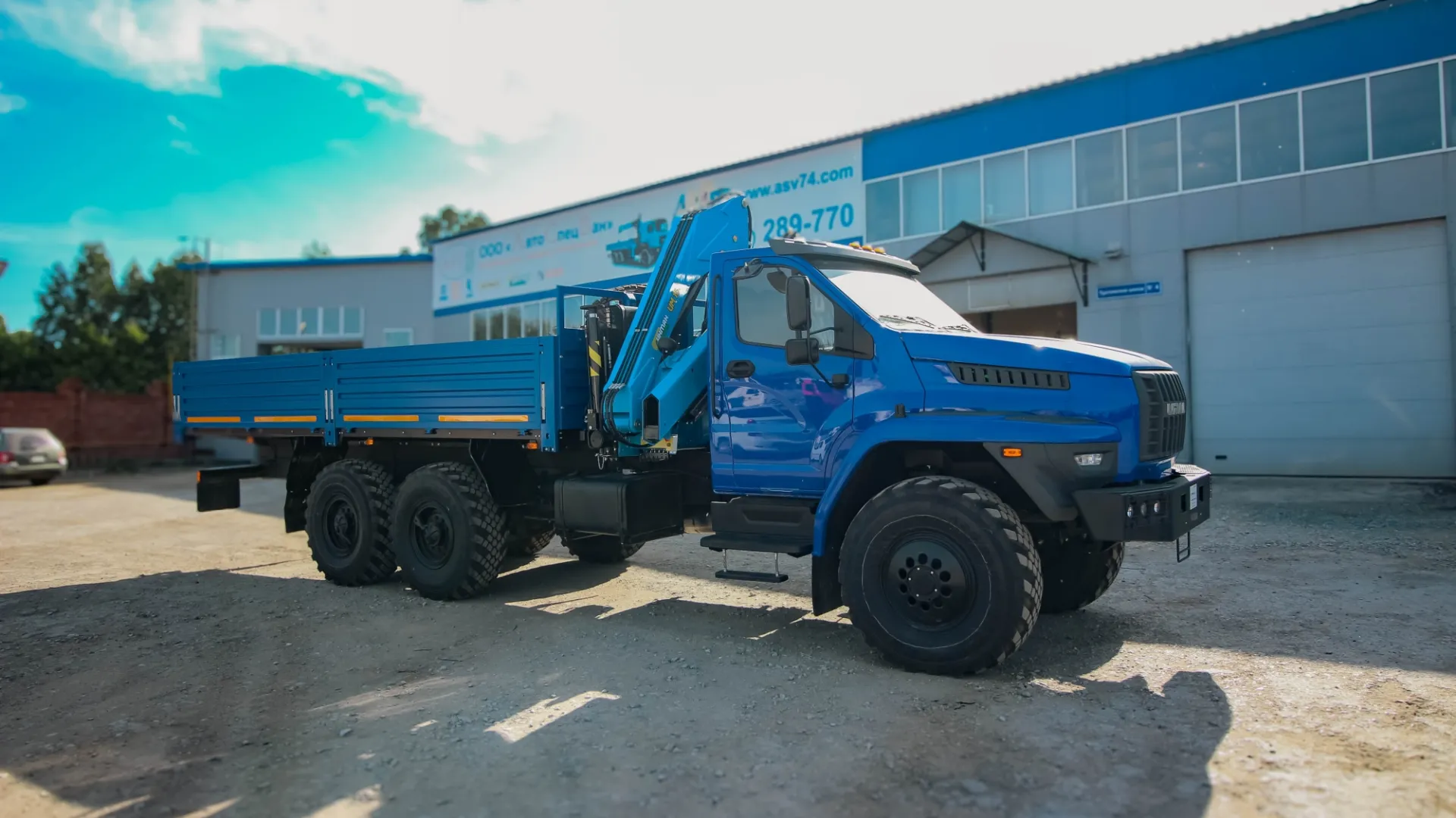 Бортовой автомобиль Урал 4320 NEXT (капотный) с КМУ ИМ-150 0