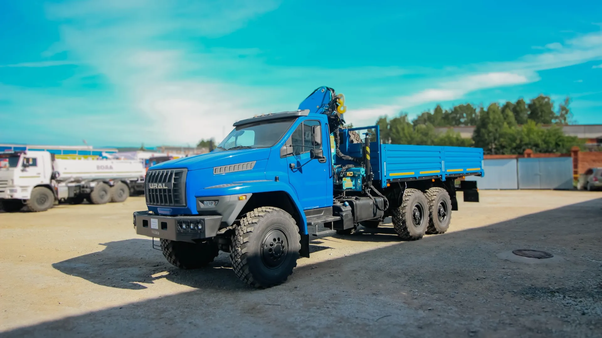 Бортовой автомобиль Урал 4320 NEXT (капотный) с КМУ ИМ-150 1