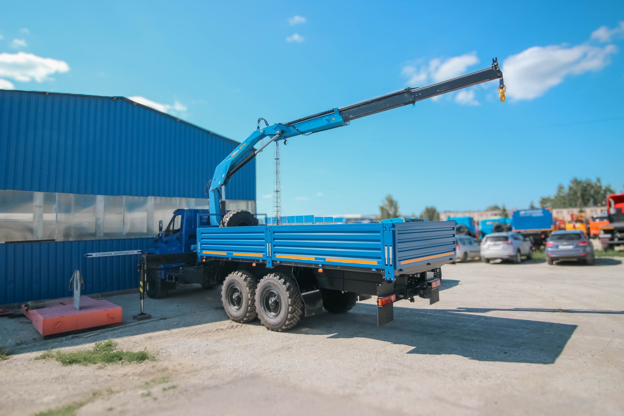 Бортовой автомобиль Урал 4320 NEXT (капотный) с КМУ ИМ-150 2