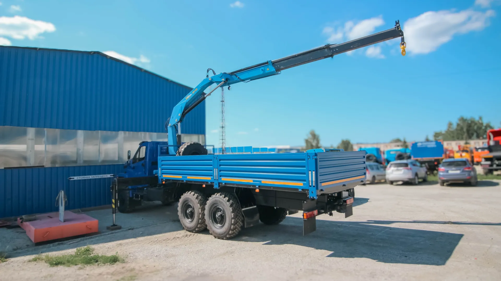 Бортовой автомобиль Урал 4320 NEXT (капотный) с КМУ ИМ-150 2