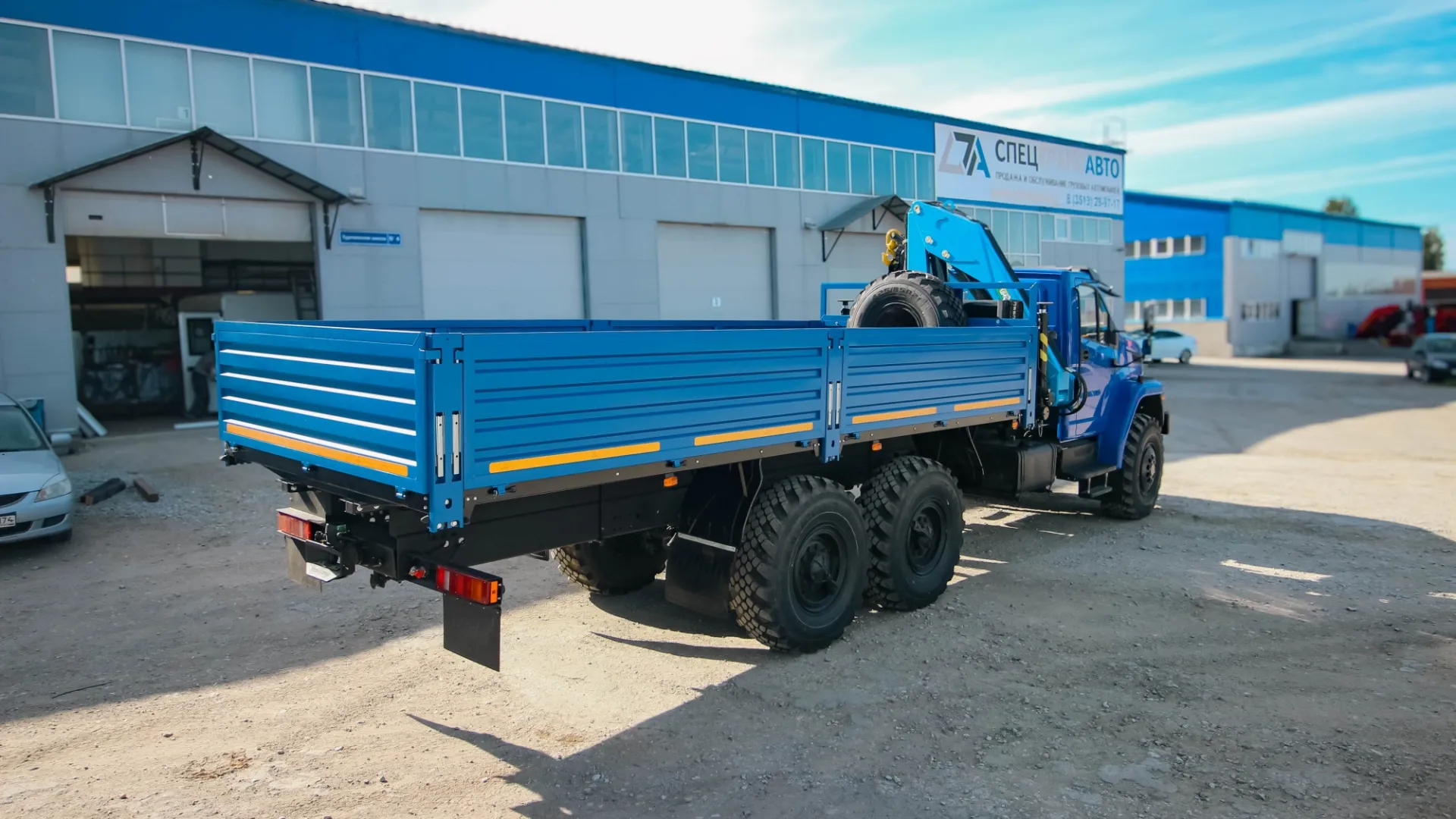 Бортовой автомобиль Урал 4320 NEXT (капотный) с КМУ ИМ-150 3