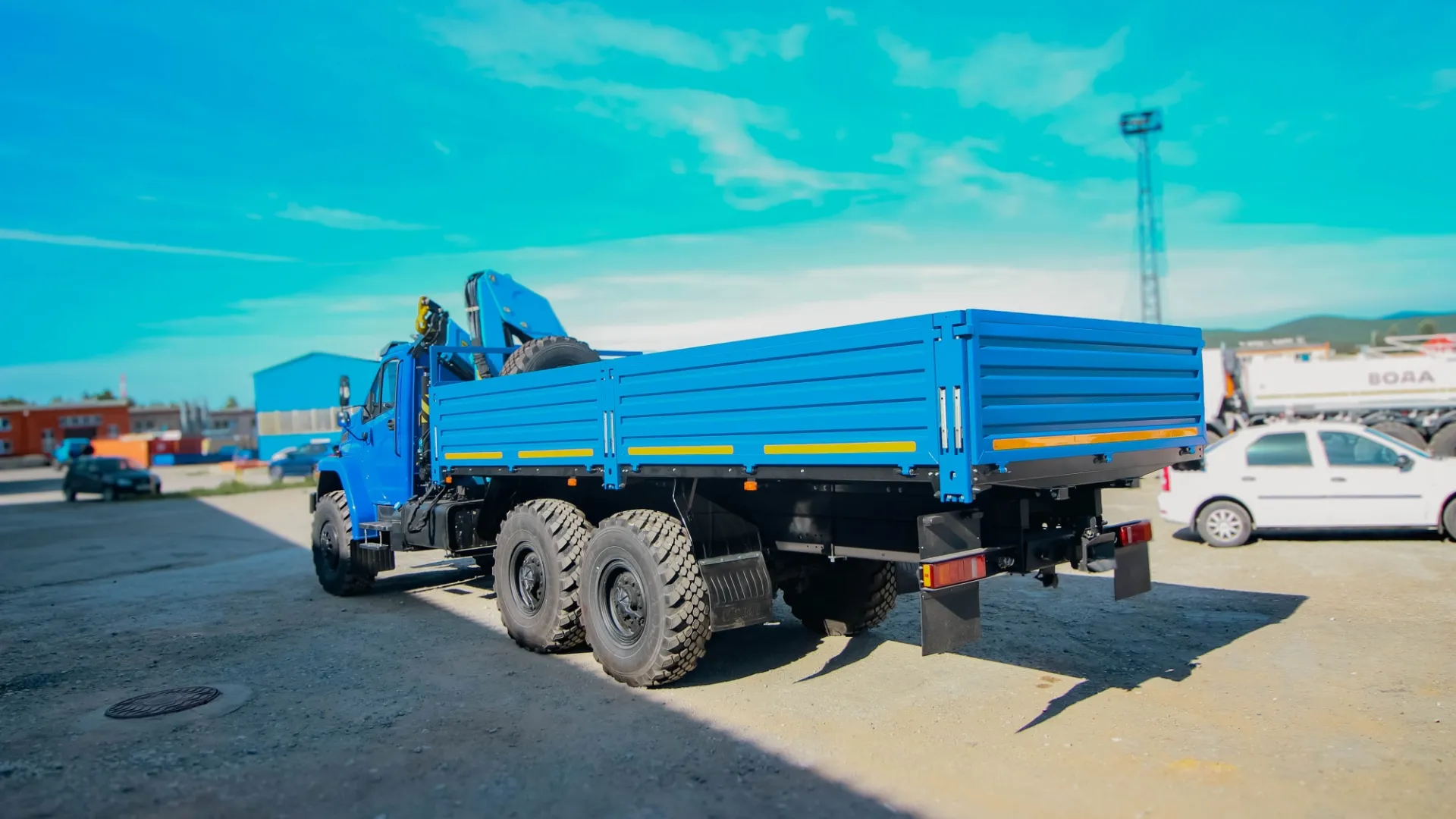 Бортовой автомобиль Урал 4320 NEXT (капотный) с КМУ ИМ-150 4