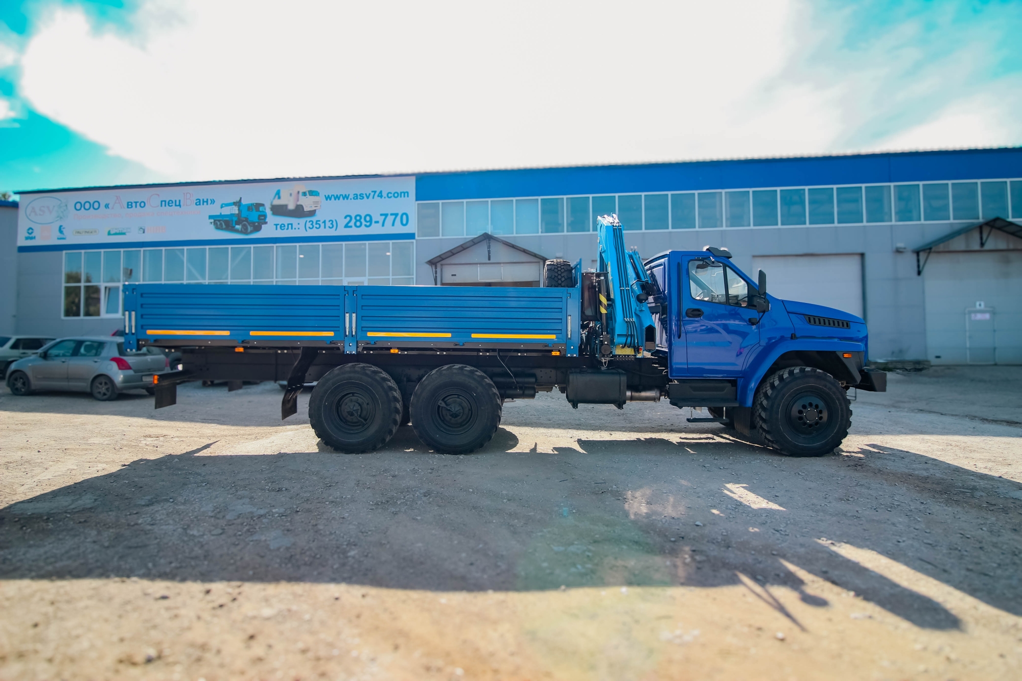 Бортовой автомобиль Урал 4320 NEXT (капотный) с КМУ ИМ-150 5