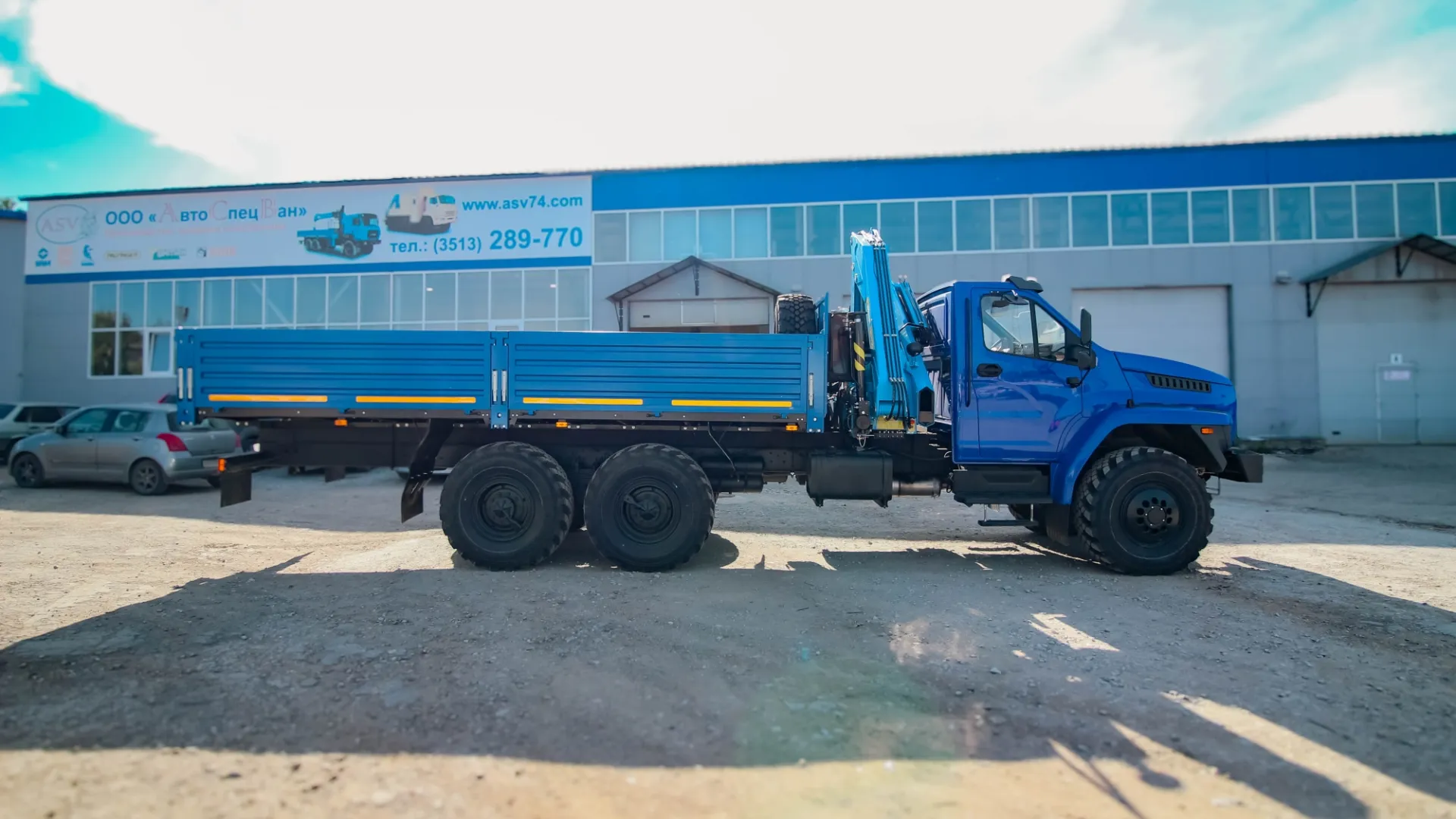 Бортовой автомобиль Урал 4320 NEXT (капотный) с КМУ ИМ-150 5
