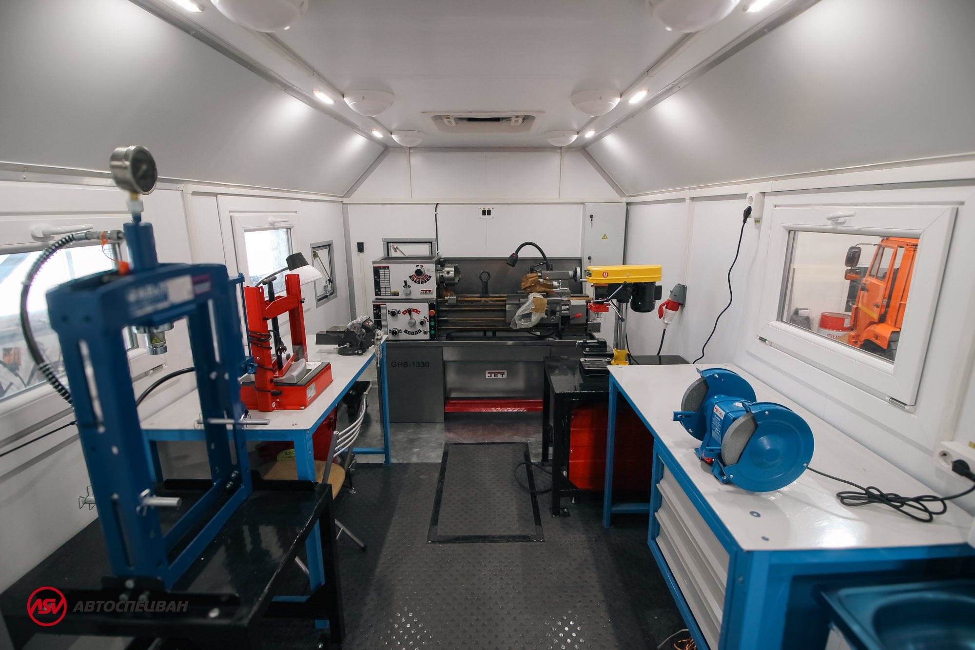 Передвижная мастерская ПАРМ Урал 4320-4151-81Е5 с токарным станком и КМУ ИМ-95 4