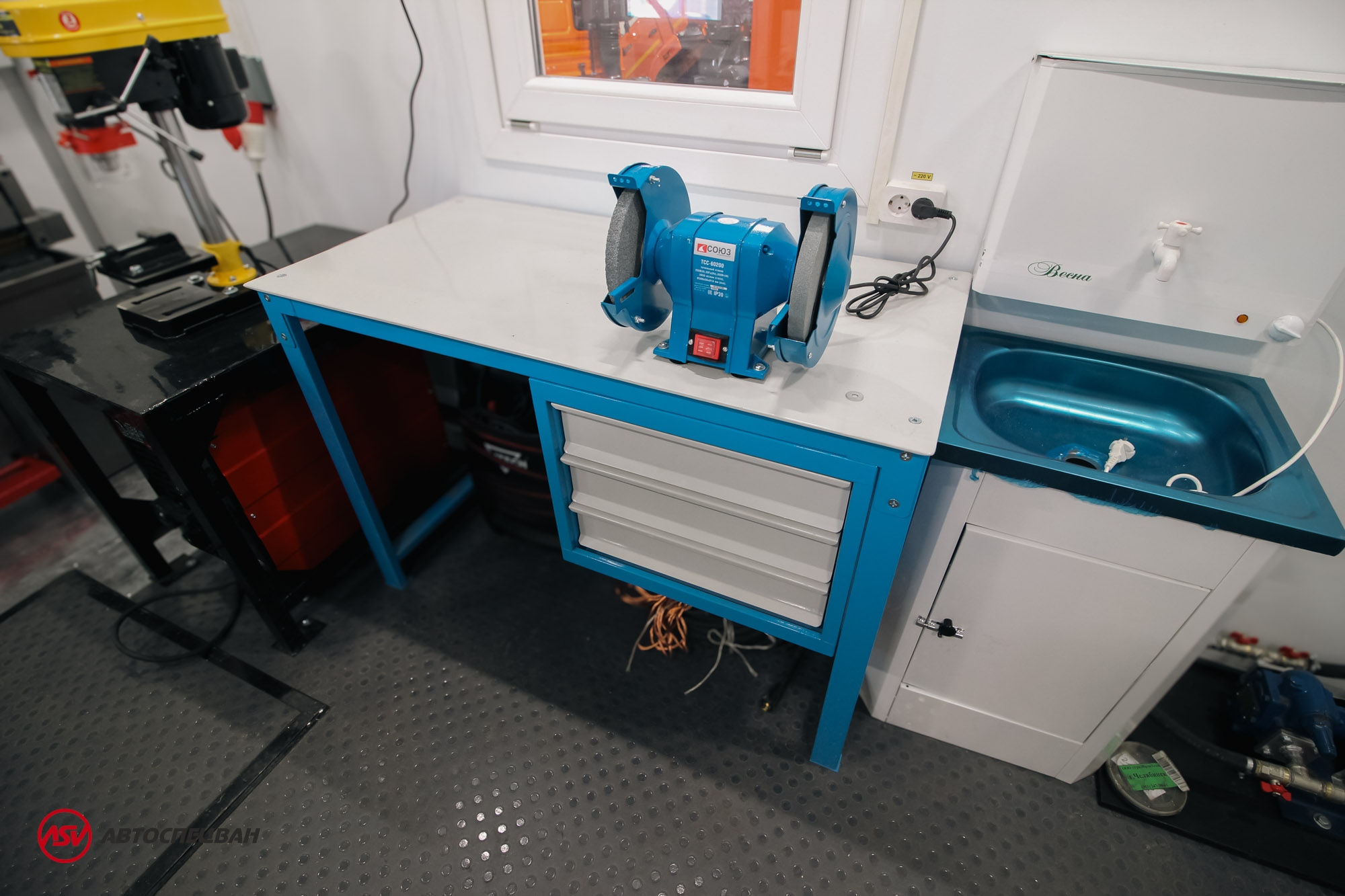 Передвижная мастерская ПАРМ Урал 4320-4151-81Е5 с токарным станком и КМУ ИМ-95 7