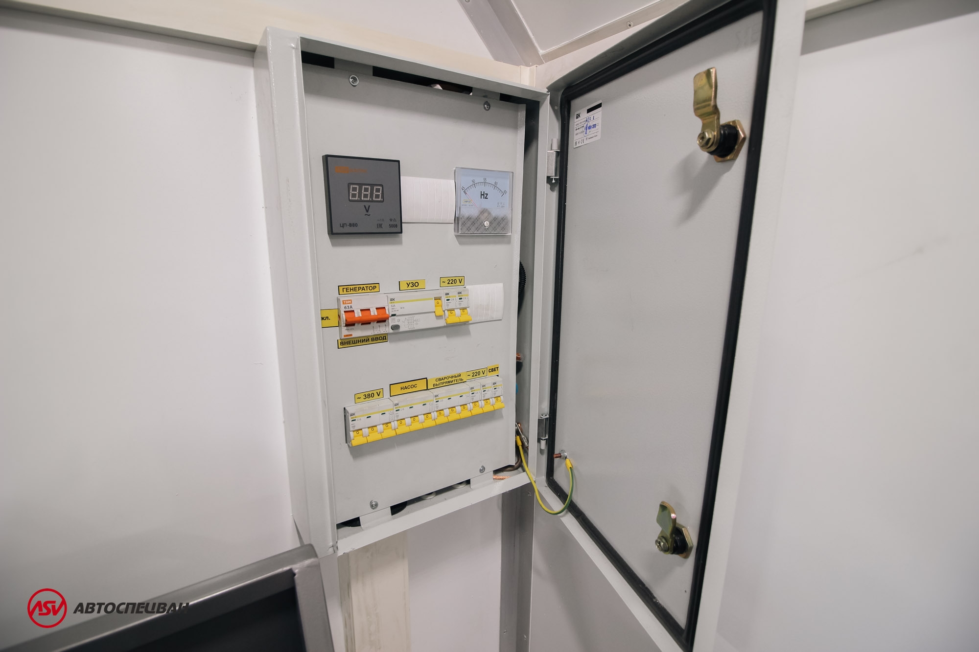 Передвижная мастерская ПАРМ Урал 4320-4151-81Е5 с токарным станком и КМУ ИМ-95 17