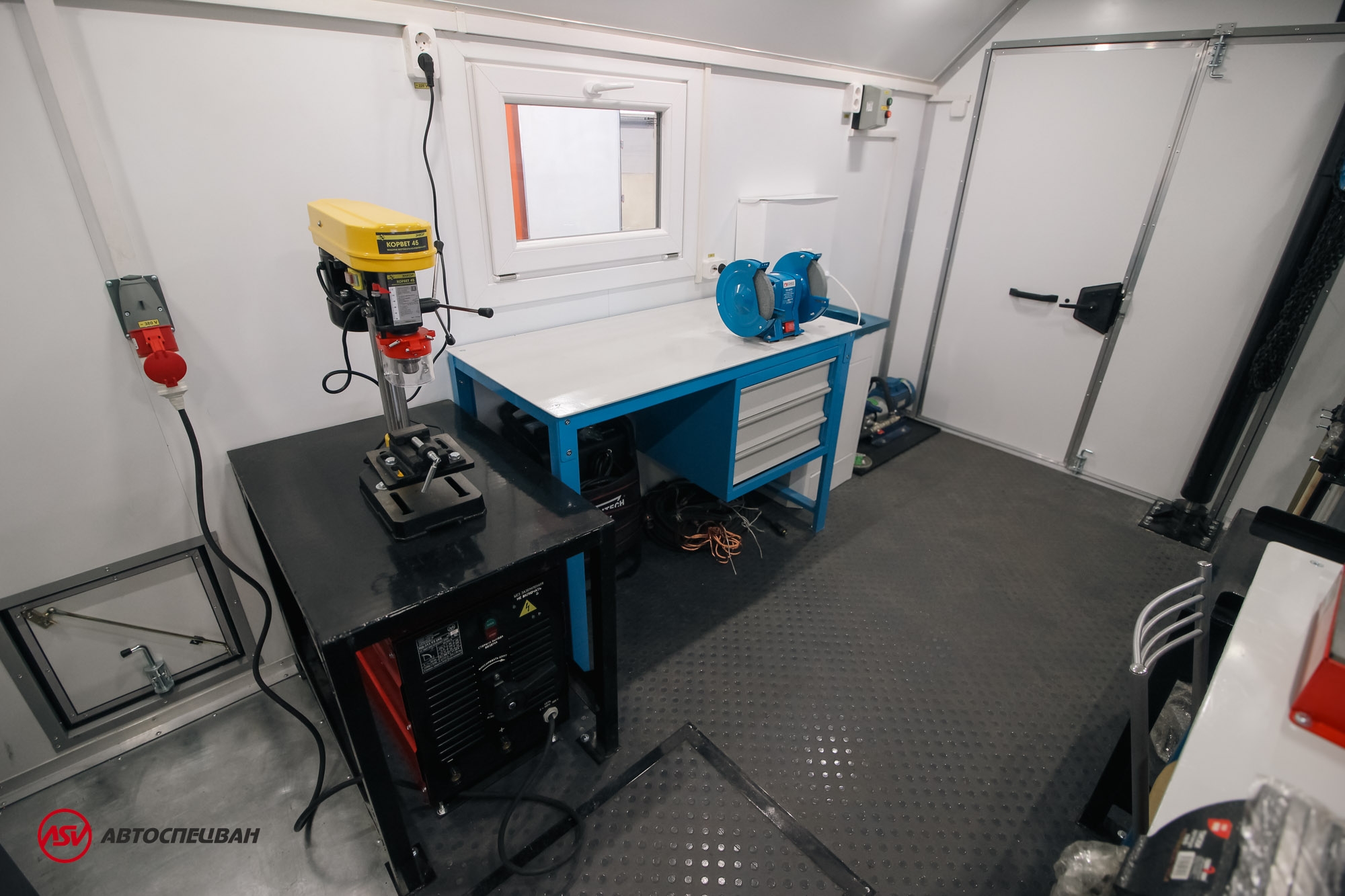 Передвижная мастерская ПАРМ Урал 4320-4151-81Е5 с токарным станком и КМУ ИМ-95 19