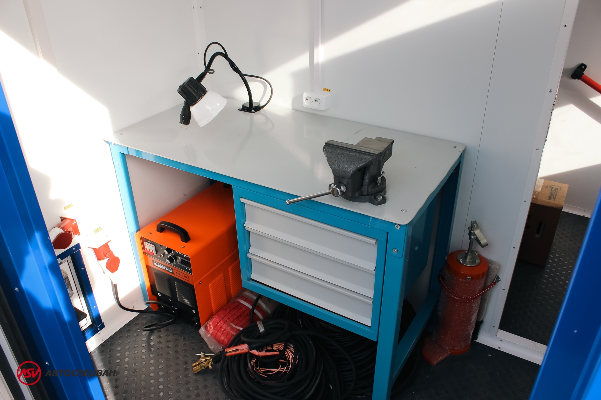 Передвижная мастерская ПАРМ Камаз 43118-3017-50 с бортовой платформой и КМУ ИМ-55 7