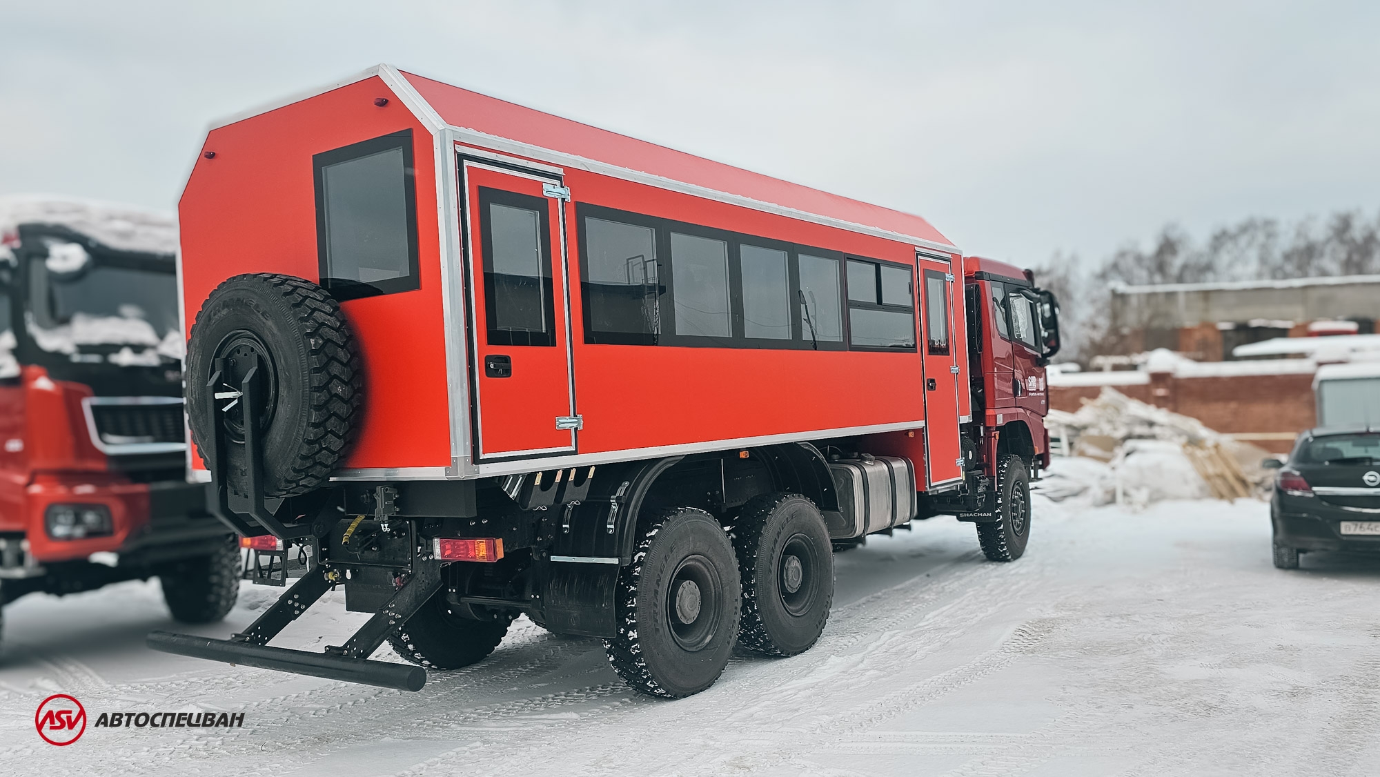 Вахтовый автобус Shacman X3000, 28 мест (кондиционер) 1