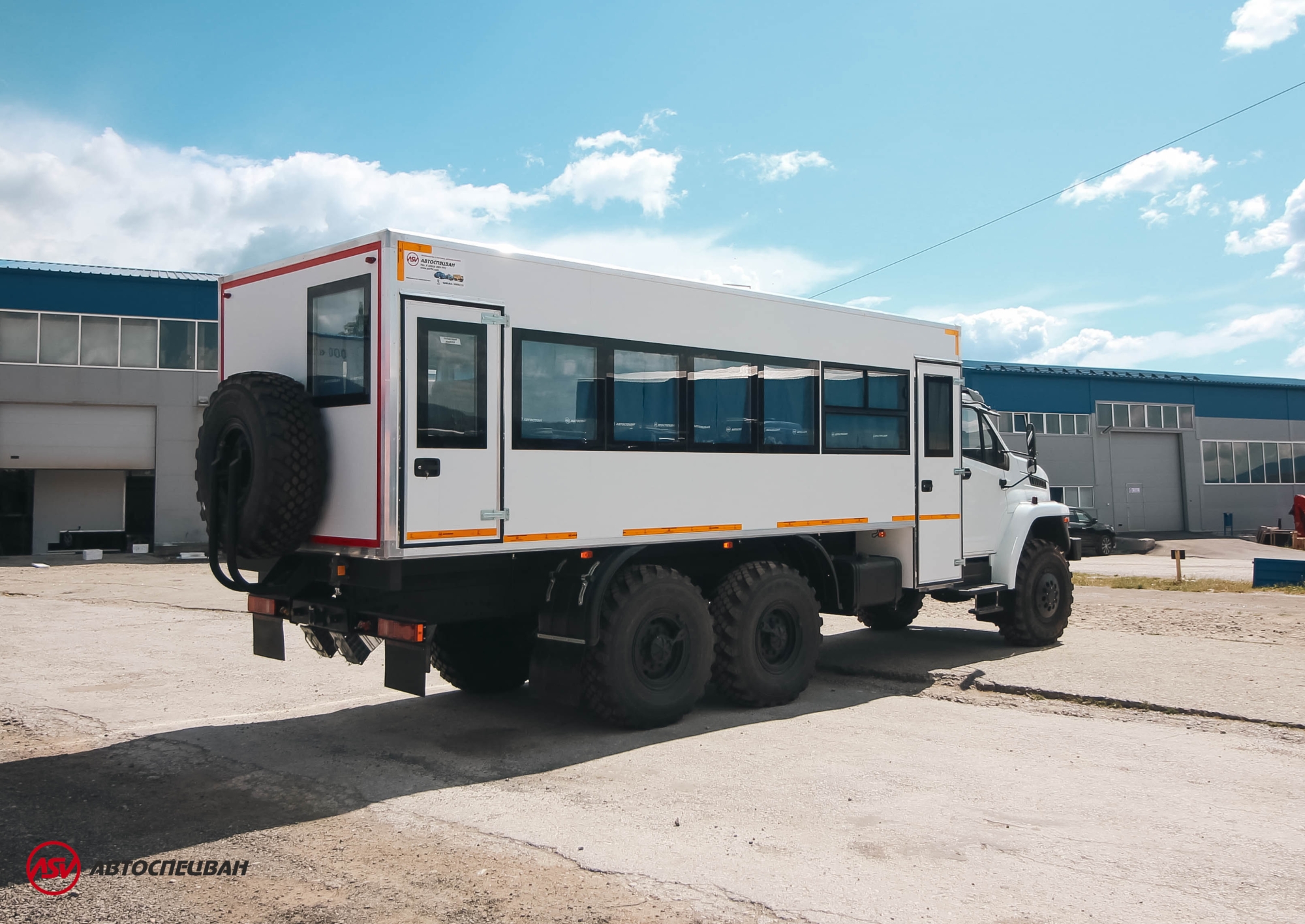 Вахтовый автобус Урал NEXT 4320-6952-72 (Е5) Г38, 28 мест 1