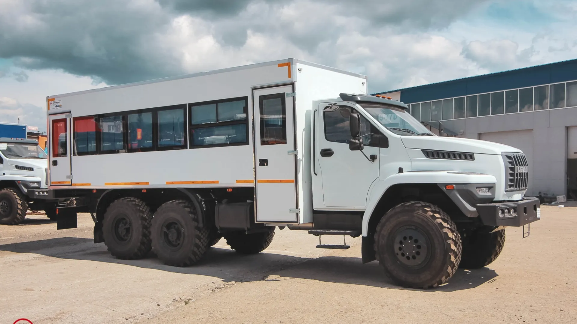 Вахтовый автобус Урал NEXT 4320-6952-72 (Е5) Г38, 28 мест 0