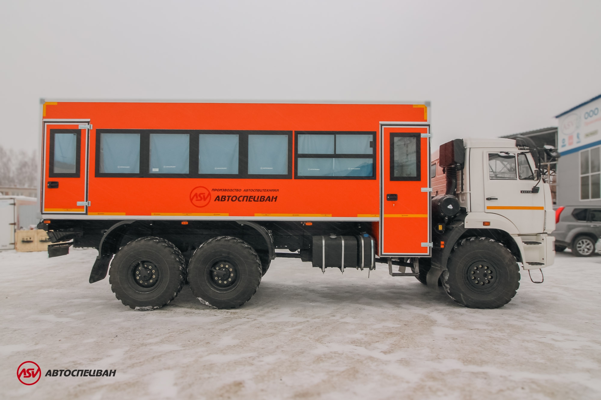 Вахтовый автобус КАМАЗ 43118-3027-50, 28 мест 1