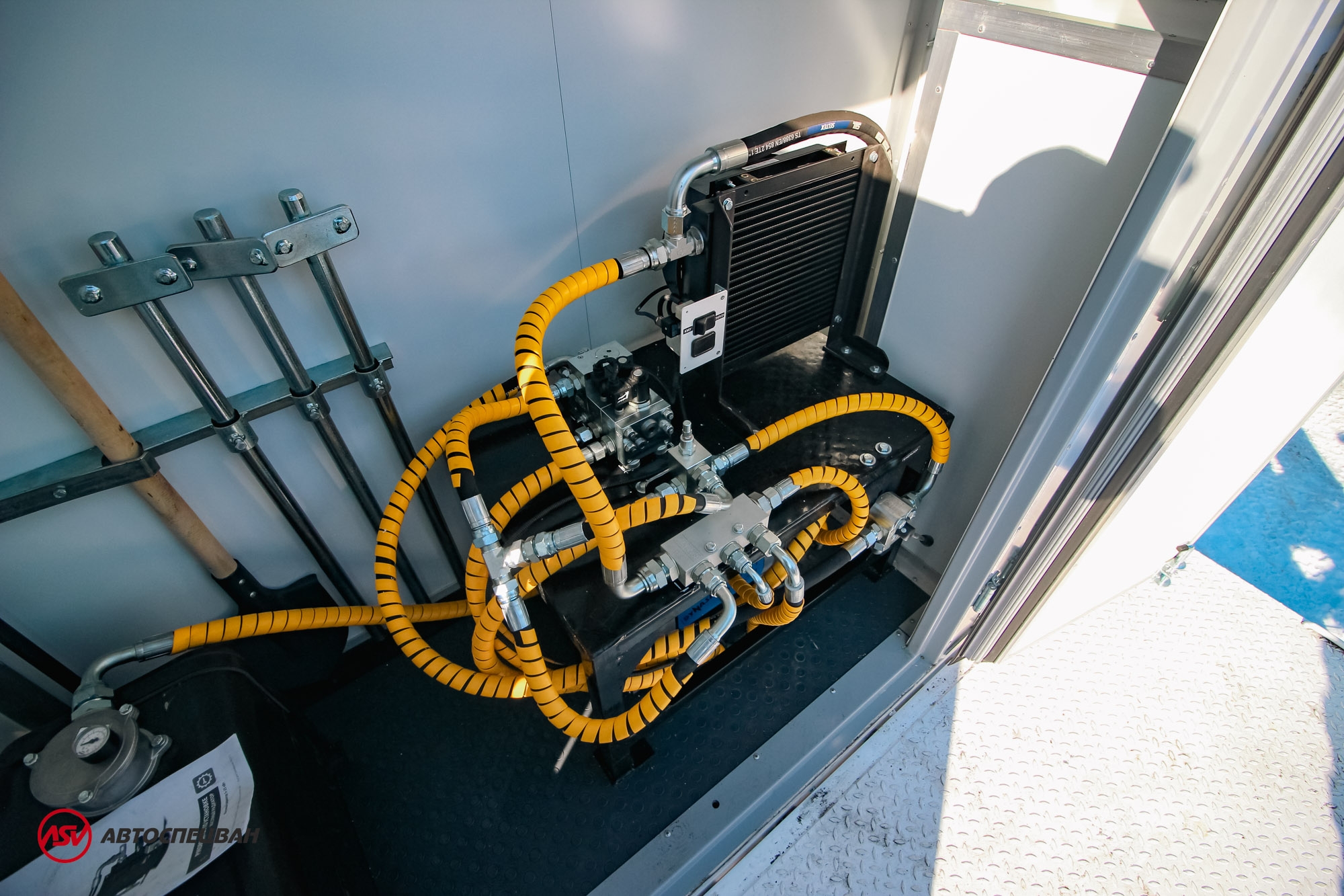 Передвижная мастерская ПАРМ на шасси Iveco АМТ EuroCargo MLC150 c бортовой платформой и КМУ ИМ-50 4