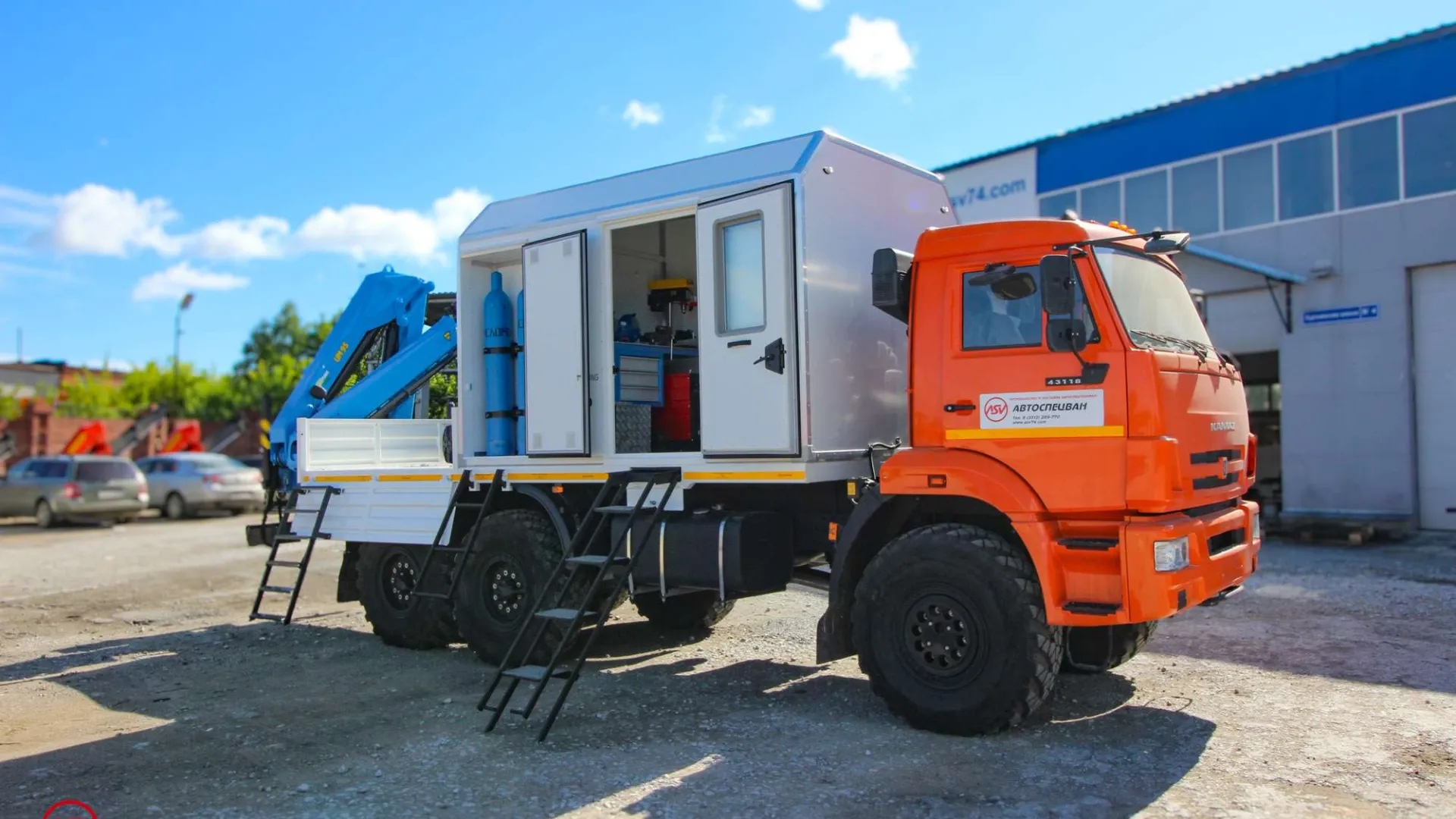Агрегат для ремонта и обслуживания качалок АРОК КАМАЗ 43118-3027-50 с бортовой платформой и КМУ ИМ-95 3