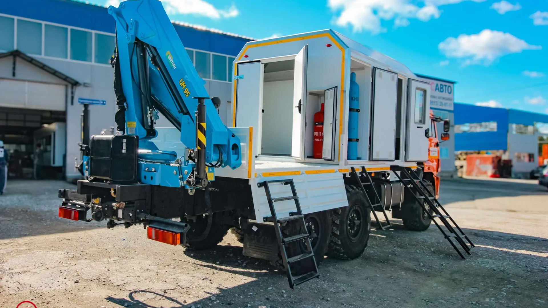 Агрегат для ремонта и обслуживания качалок АРОК КАМАЗ 43118-3027-50 с бортовой платформой и КМУ ИМ-95 5