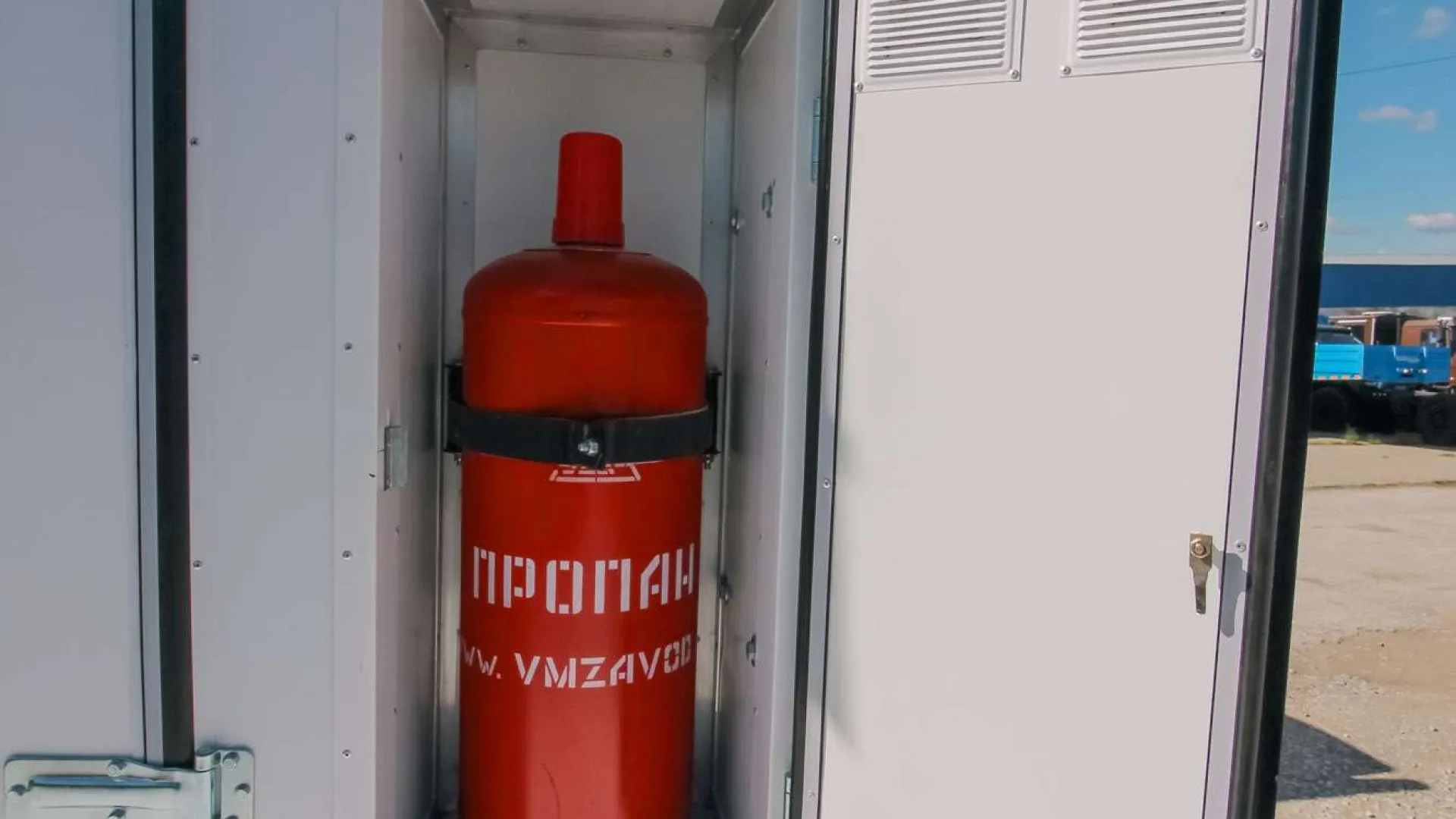 Агрегат для ремонта и обслуживания качалок АРОК КАМАЗ 43118-3027-50 с бортовой платформой и КМУ ИМ-95 11