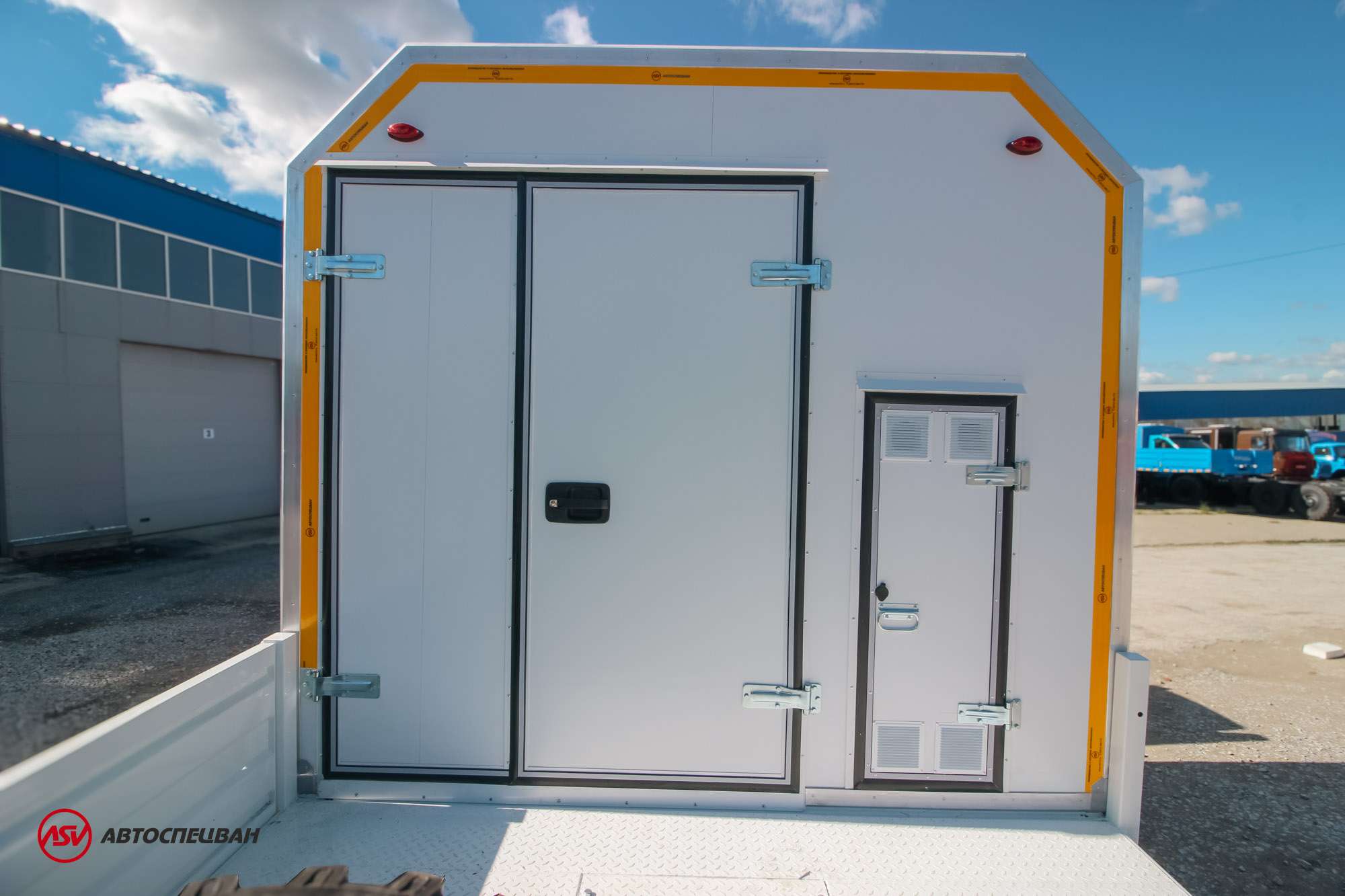 Агрегат для ремонта и обслуживания качалок АРОК КАМАЗ 43118-3027-50 с бортовой платформой и КМУ ИМ-95 12