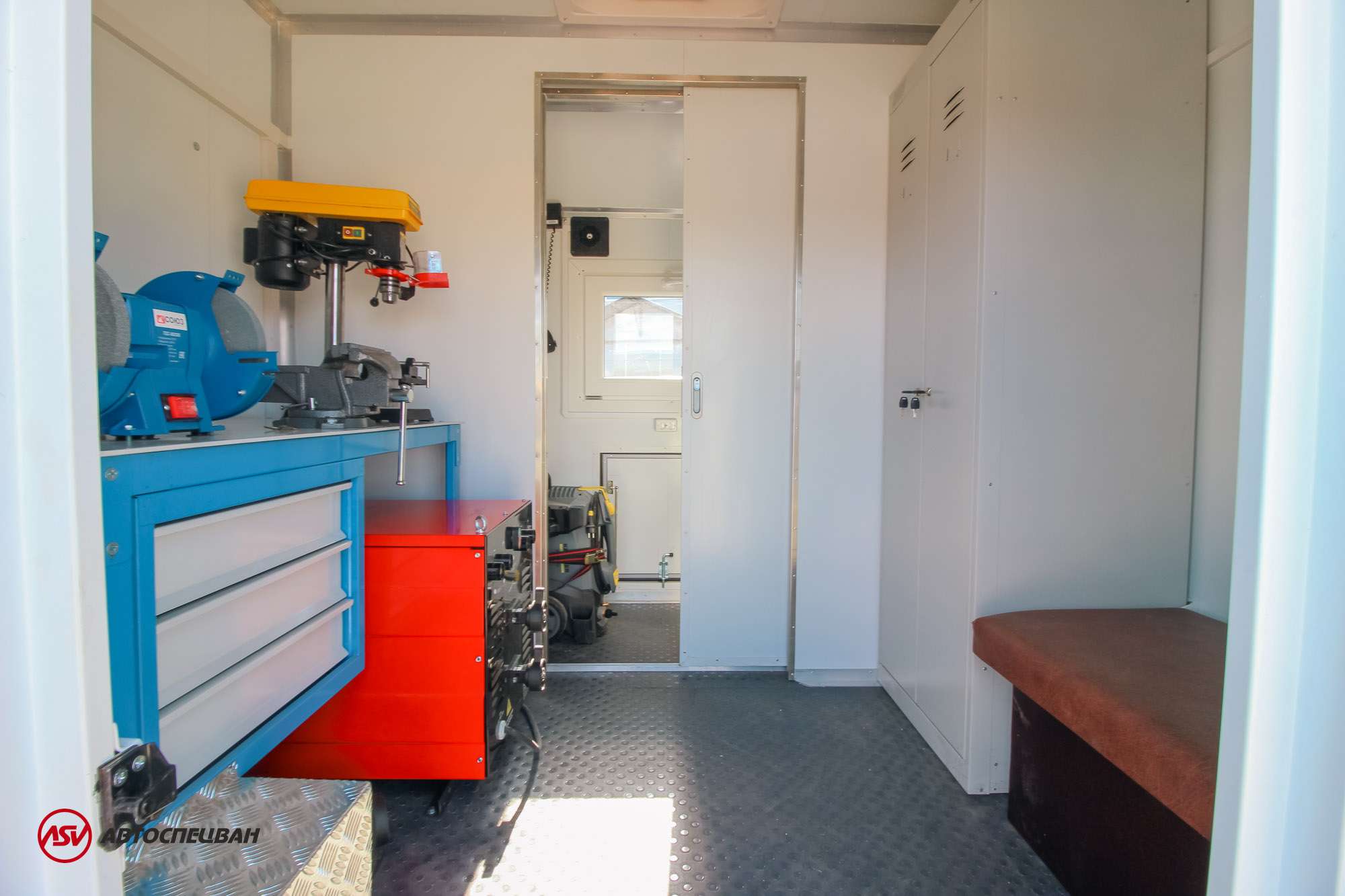 Агрегат для ремонта и обслуживания качалок АРОК КАМАЗ 43118-3027-50 с бортовой платформой и КМУ ИМ-95 14