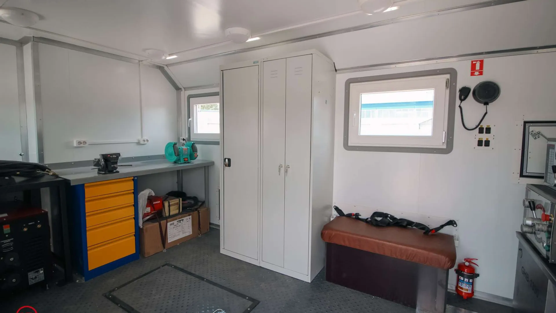 ПАРМ с токарным стакном и КМУ AmcoVeba 815 на шасси КамАЗ 43118-50 5