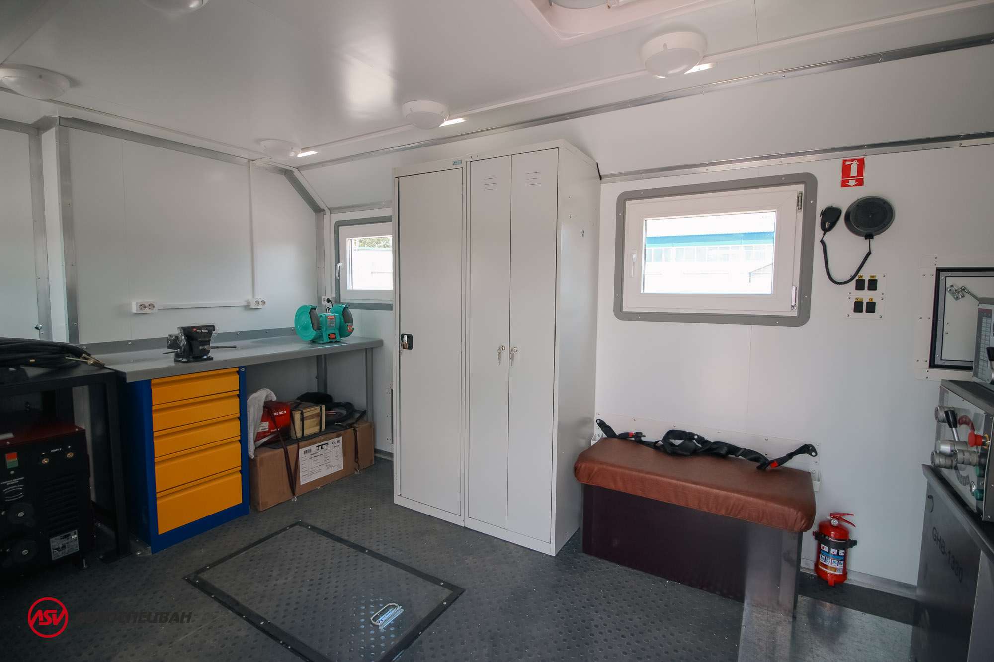 Агрегат ремонта и обслуживания качалок АРОК Камаз 43118-50 с КМУ AmcoVeba 815/2S 5