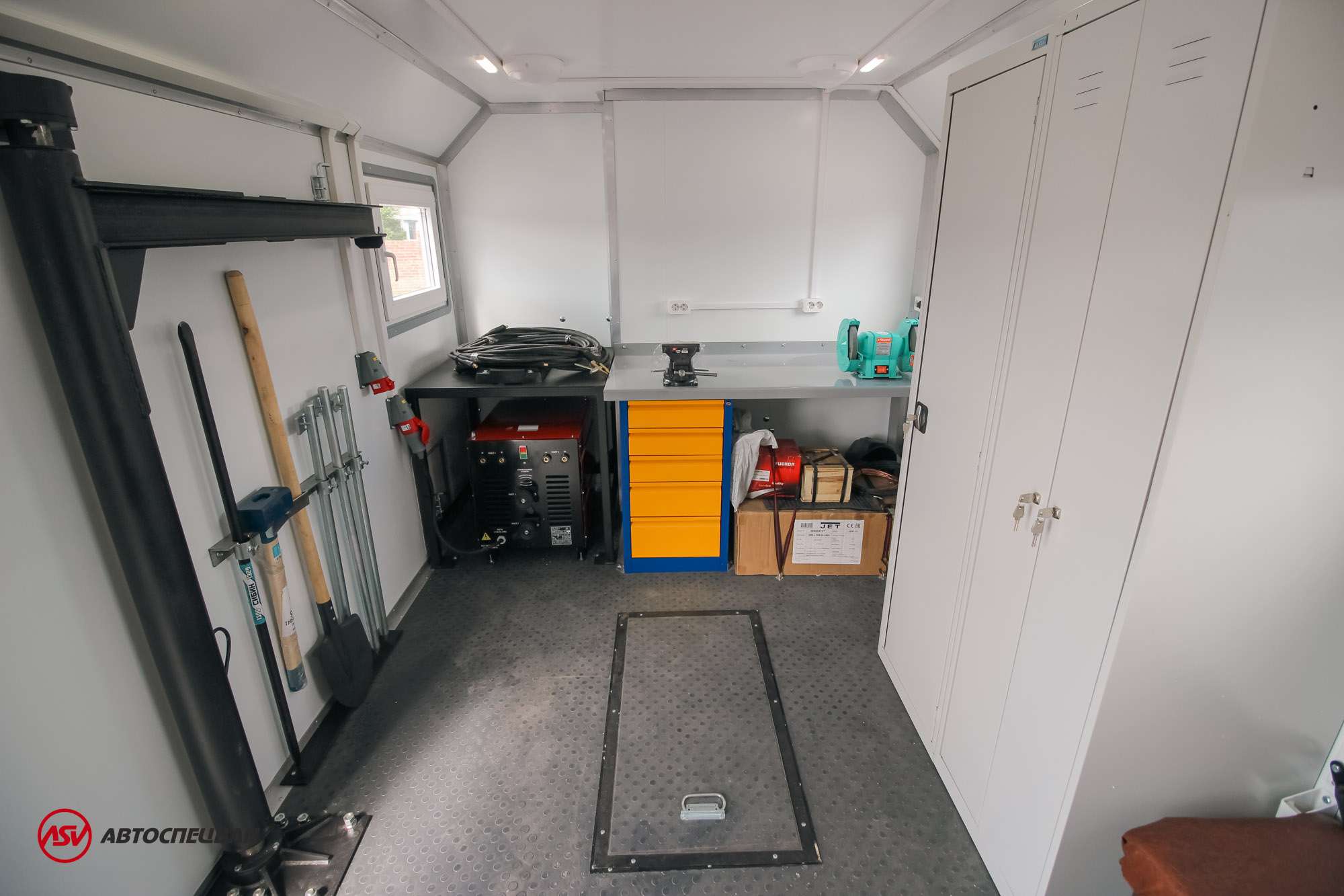 Агрегат ремонта и обслуживания качалок АРОК Камаз 43118-50 с КМУ AmcoVeba 815/2S 7