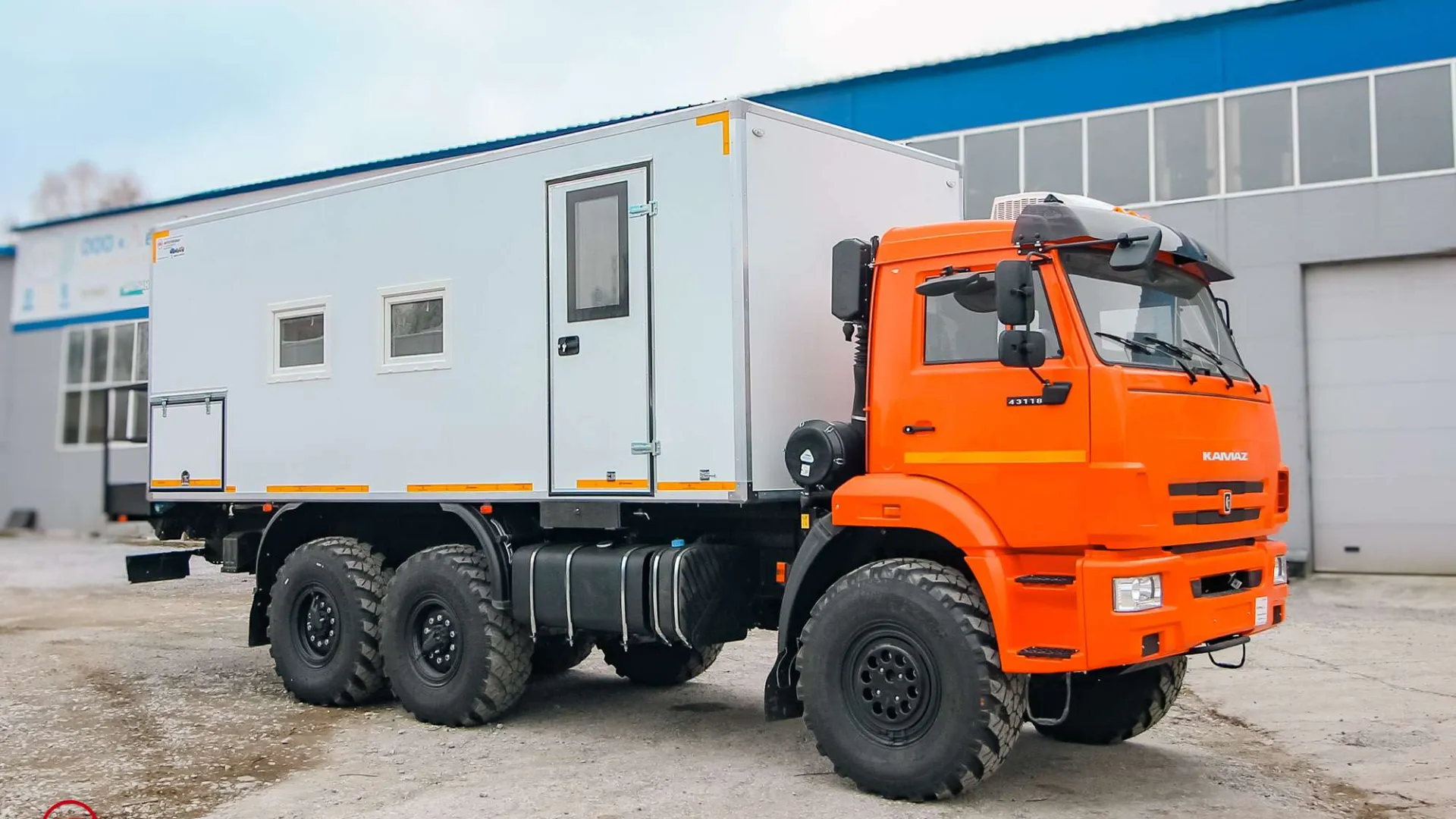Передвижная столовая (14 мест) на шасси КамАЗ 43118-3027-50 0