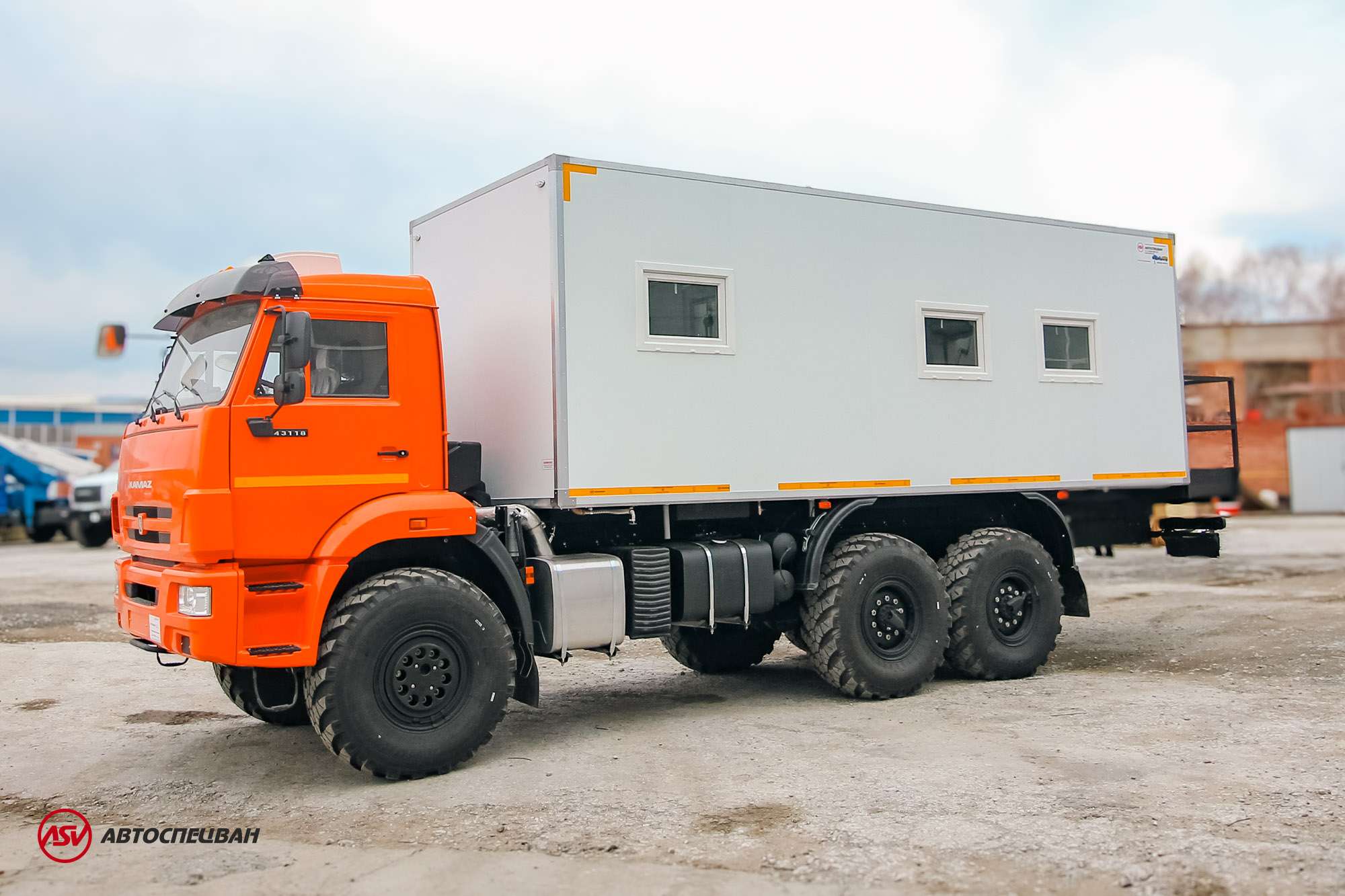 Передвижная столовая (14 мест) на шасси КамАЗ 43118-3027-50 1