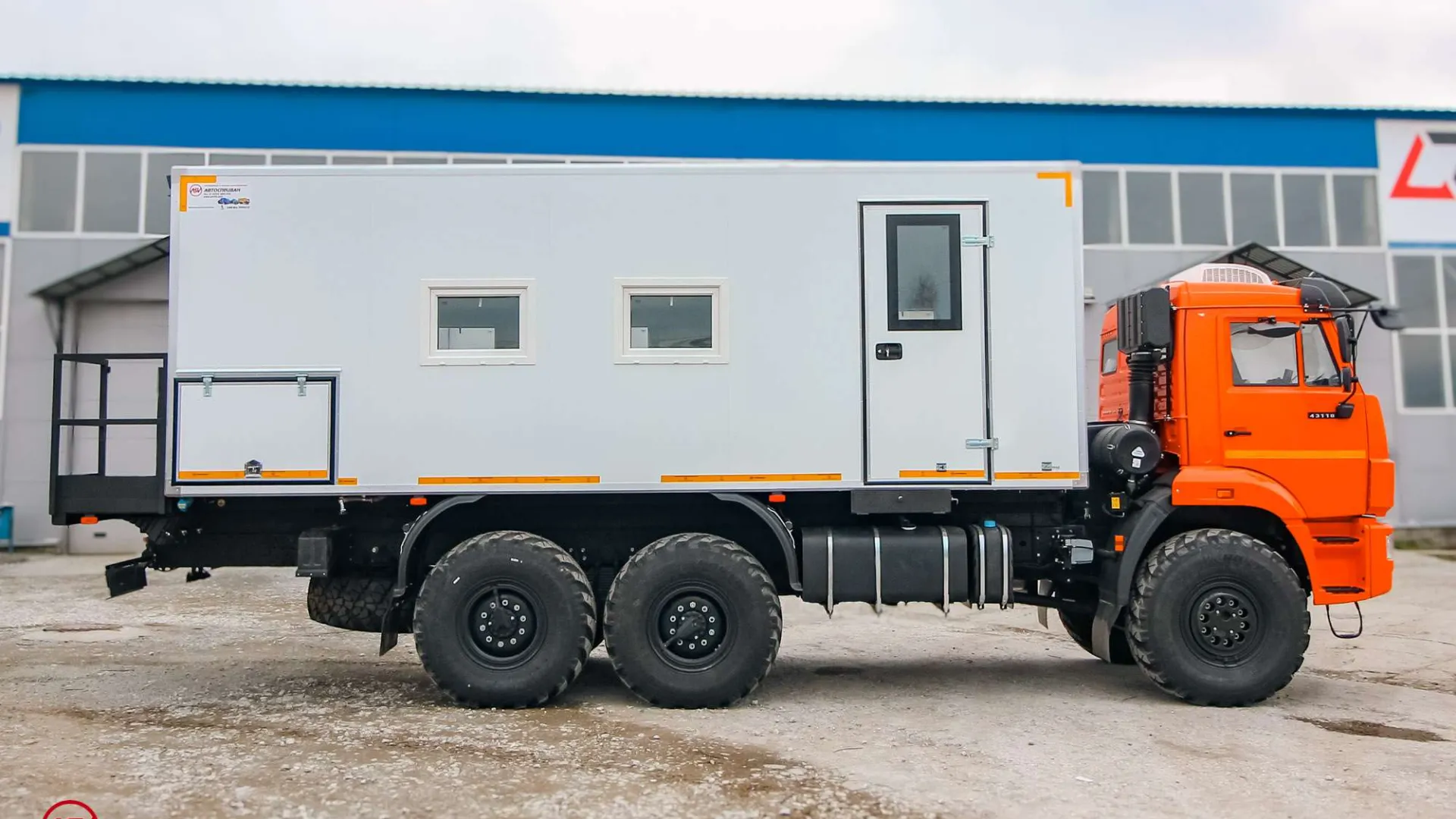 Передвижная столовая (14 мест) на шасси КамАЗ 43118-3027-50 2