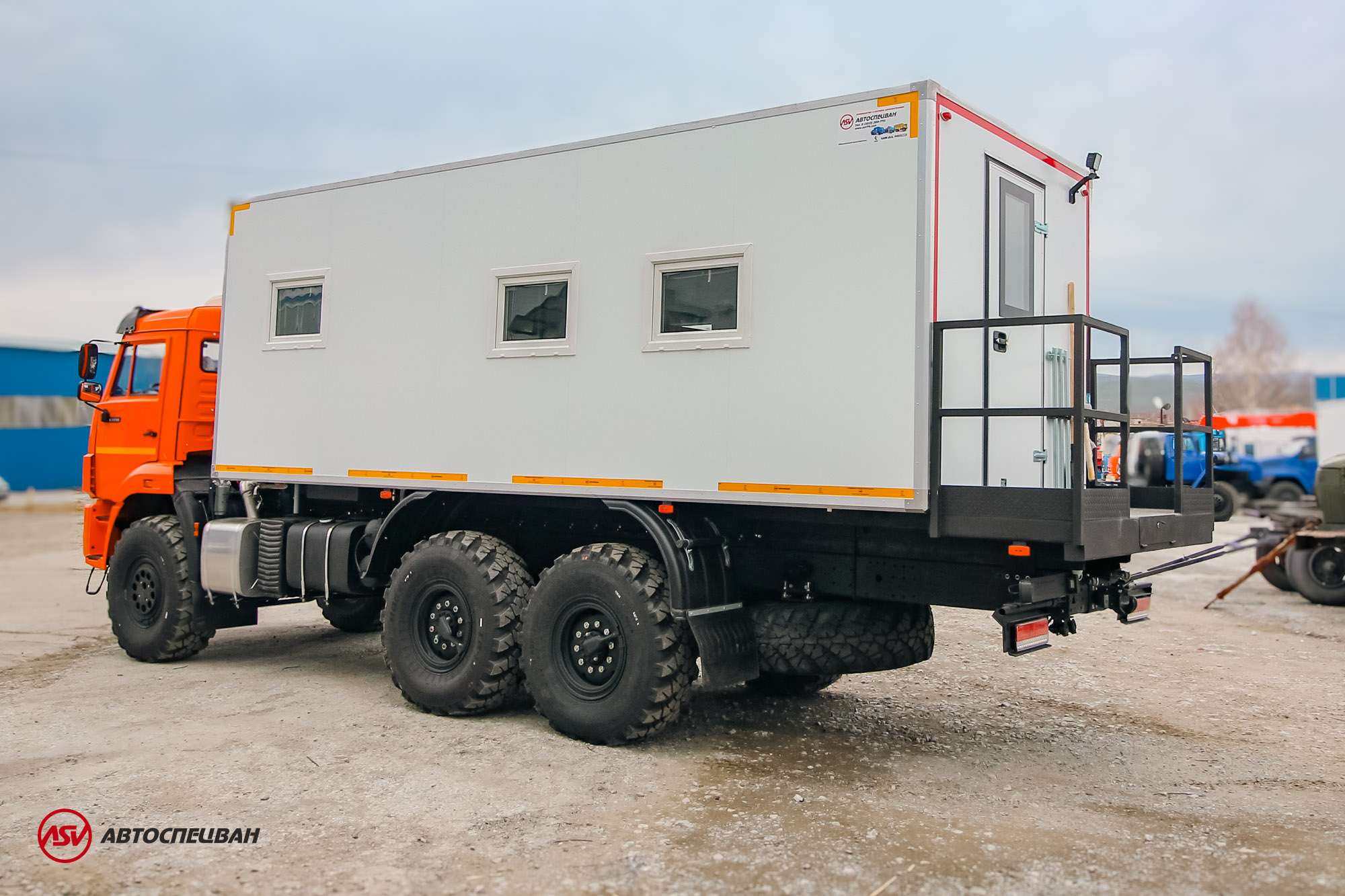 Передвижная столовая (14 мест) на шасси КамАЗ 43118-3027-50 3