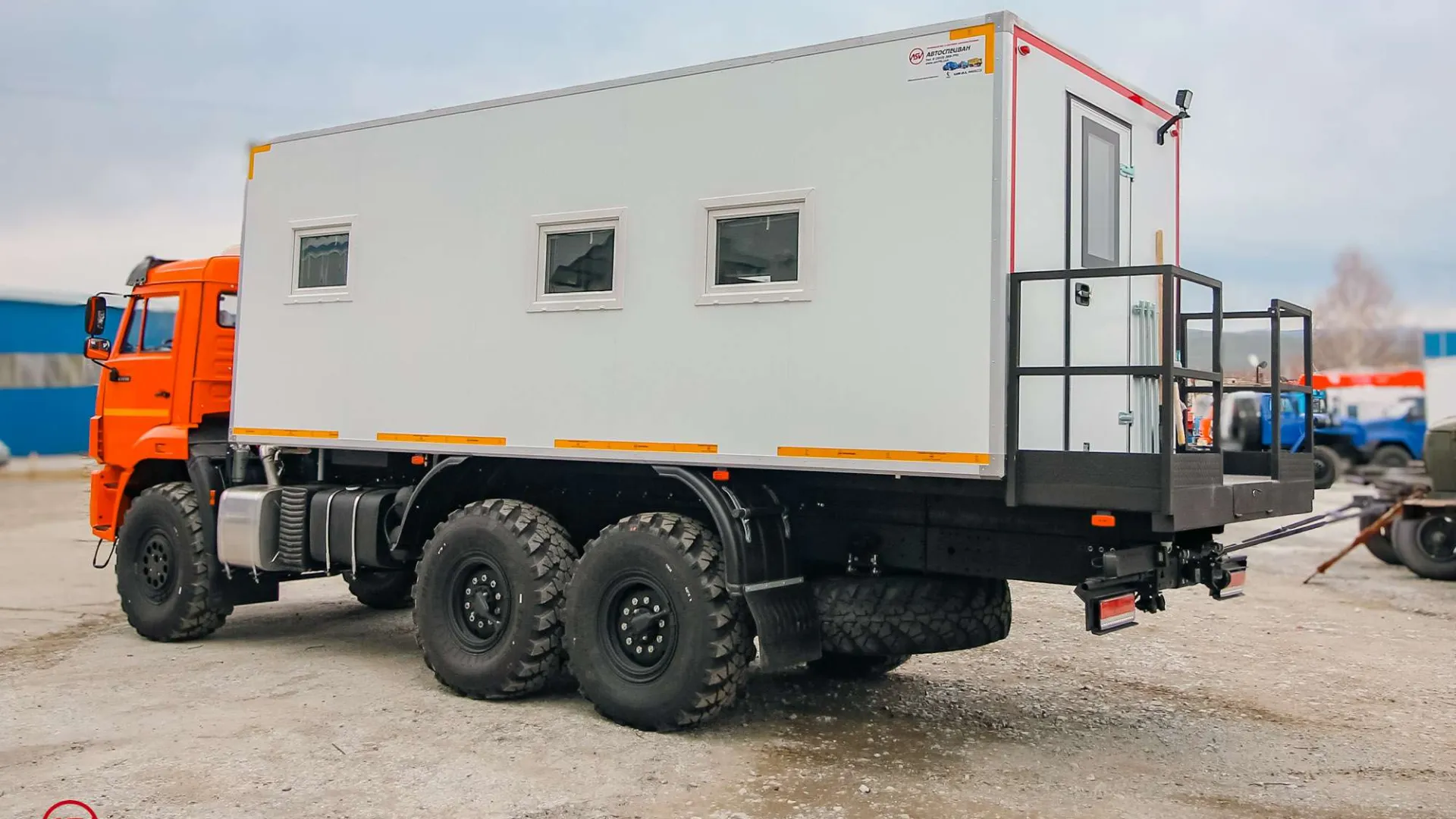 Передвижная столовая (14 мест) на шасси КамАЗ 43118-3027-50 3