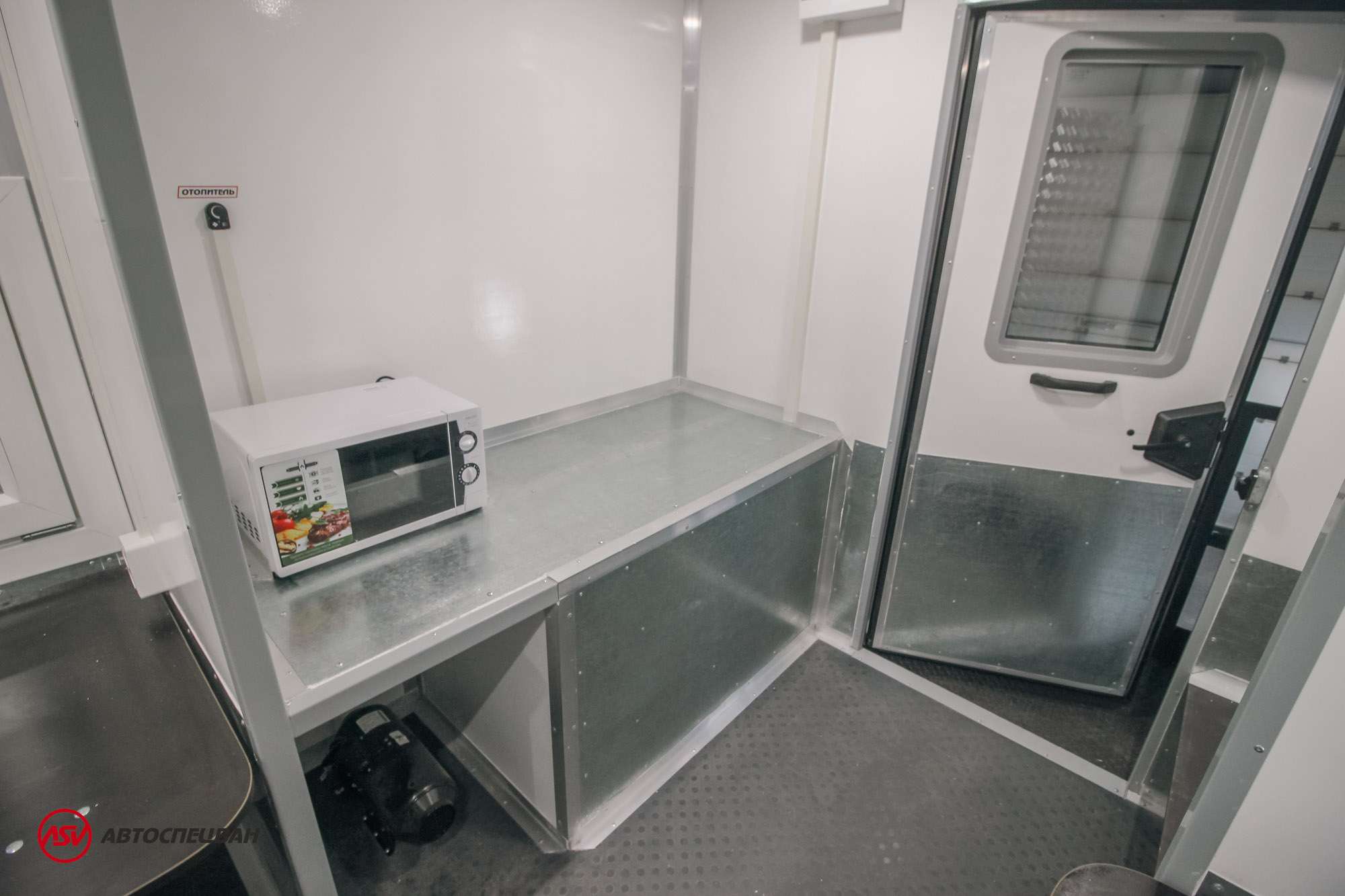 Передвижная столовая (14 мест) на шасси КамАЗ 43118-3027-50 4