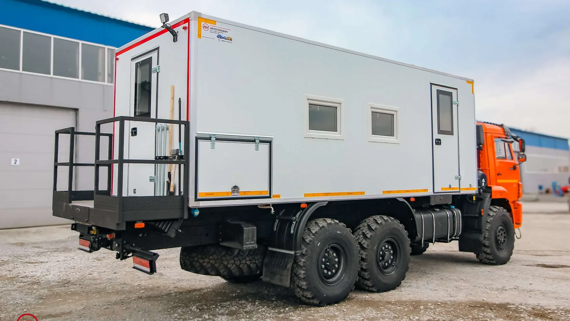 Передвижная столовая (14 мест) на шасси КамАЗ 43118-3027-50 6