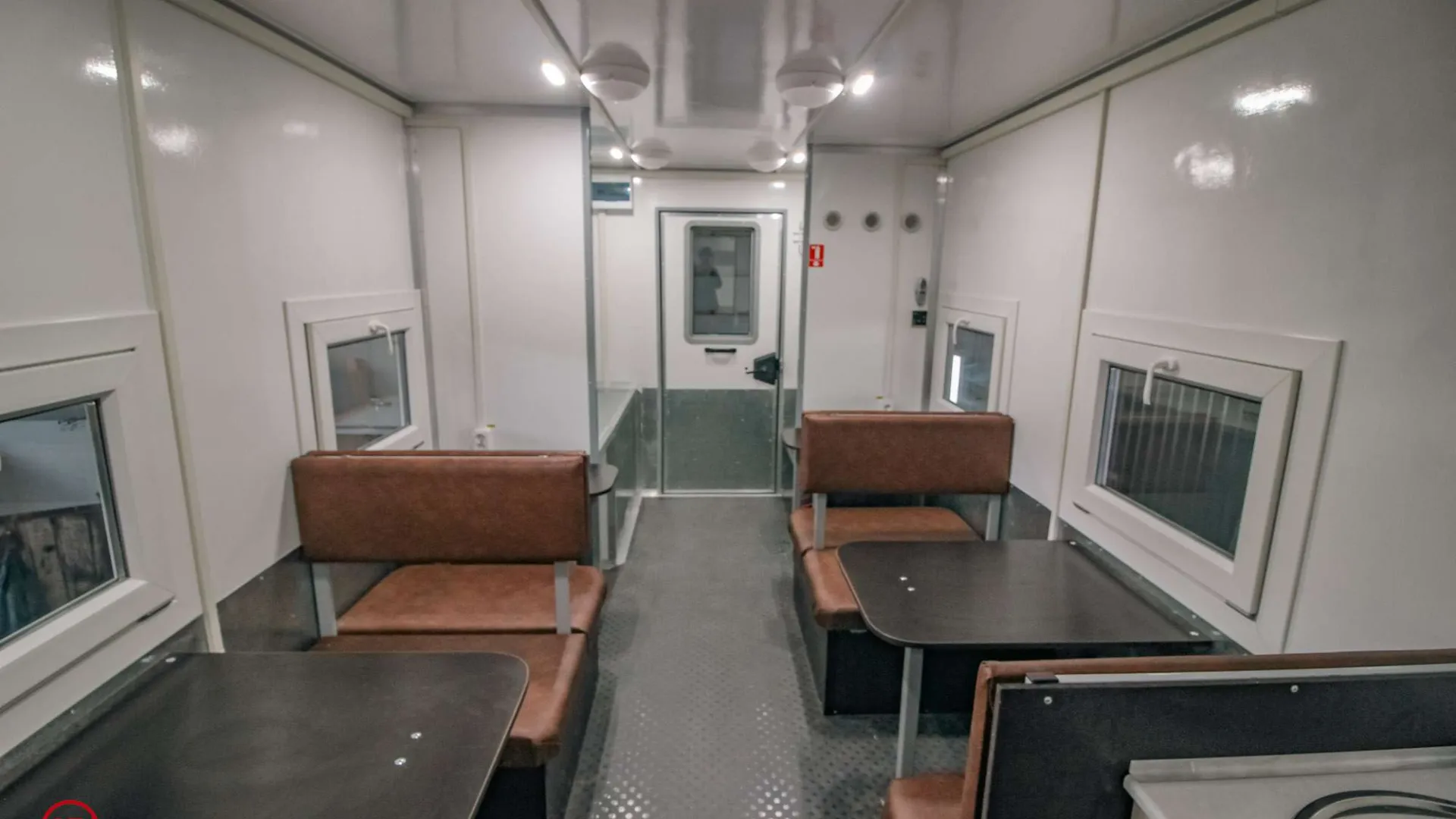 Передвижная столовая (14 мест) на шасси КамАЗ 43118-3027-50 9