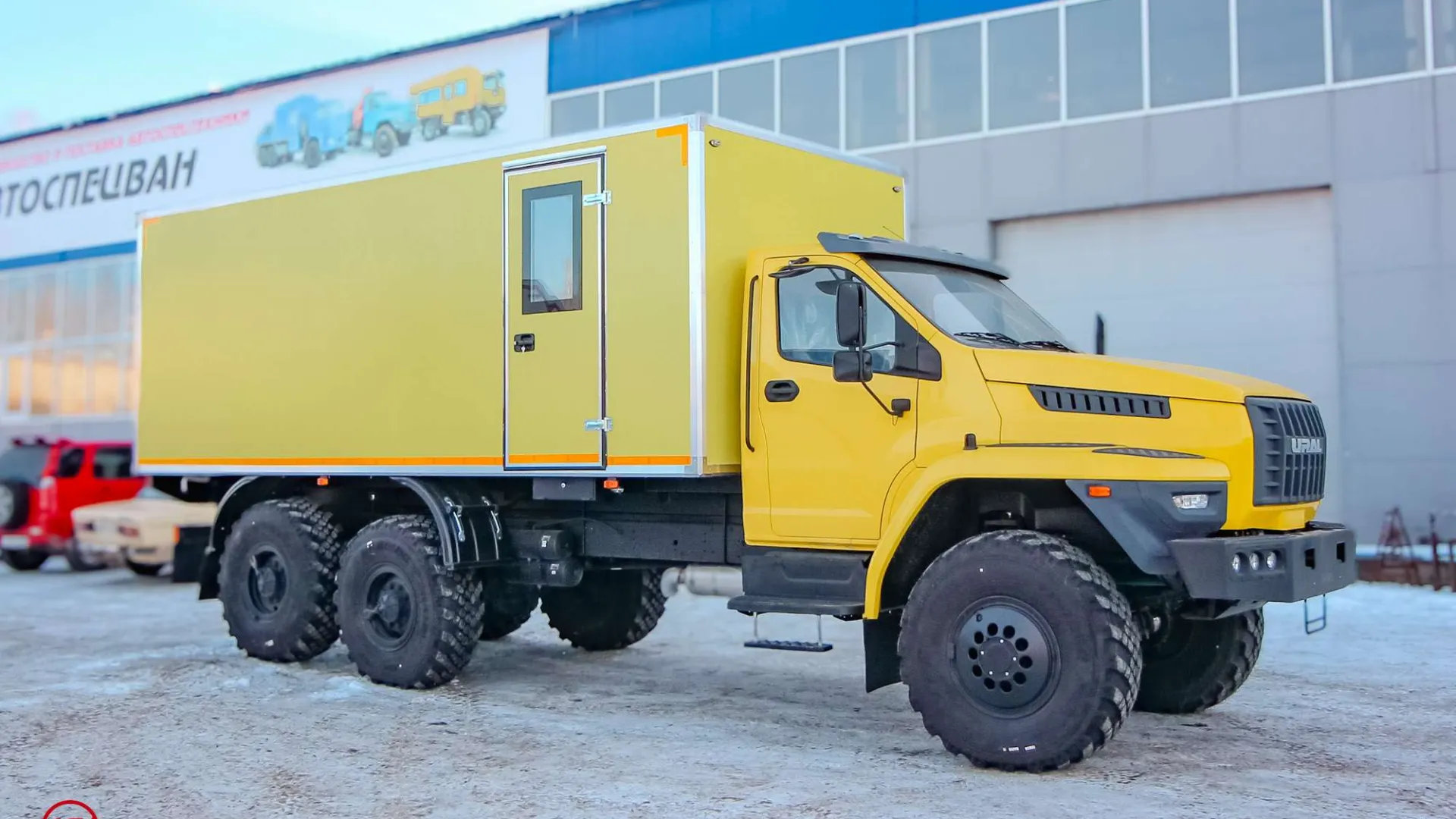Транспортно-бытовой автомобиль ТБМ Урал NEXT 4320-6952-72(Е5)(2 отсека) 1
