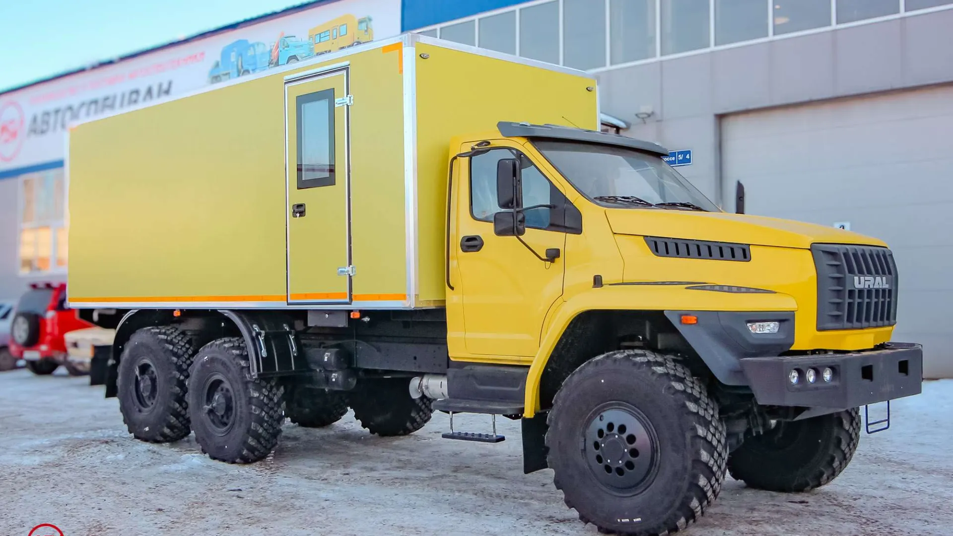 Транспортно-бытовой автомобиль ТБМ Урал NEXT 4320-6952-72(Е5)(2 отсека) 0