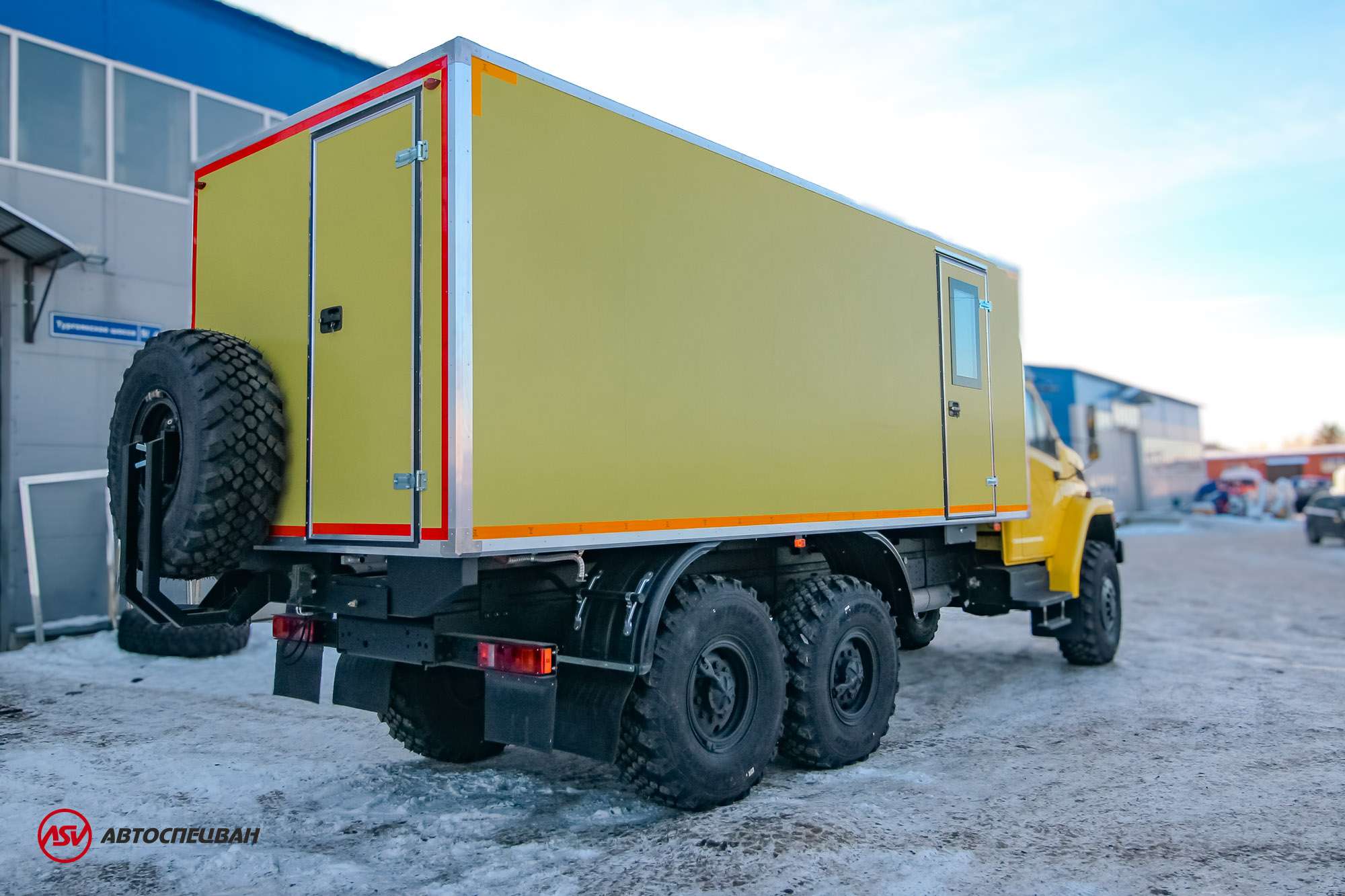 Транспортно-бытовой автомобиль ТБМ Урал NEXT 4320-6952-72(Е5)(2 отсека) 2