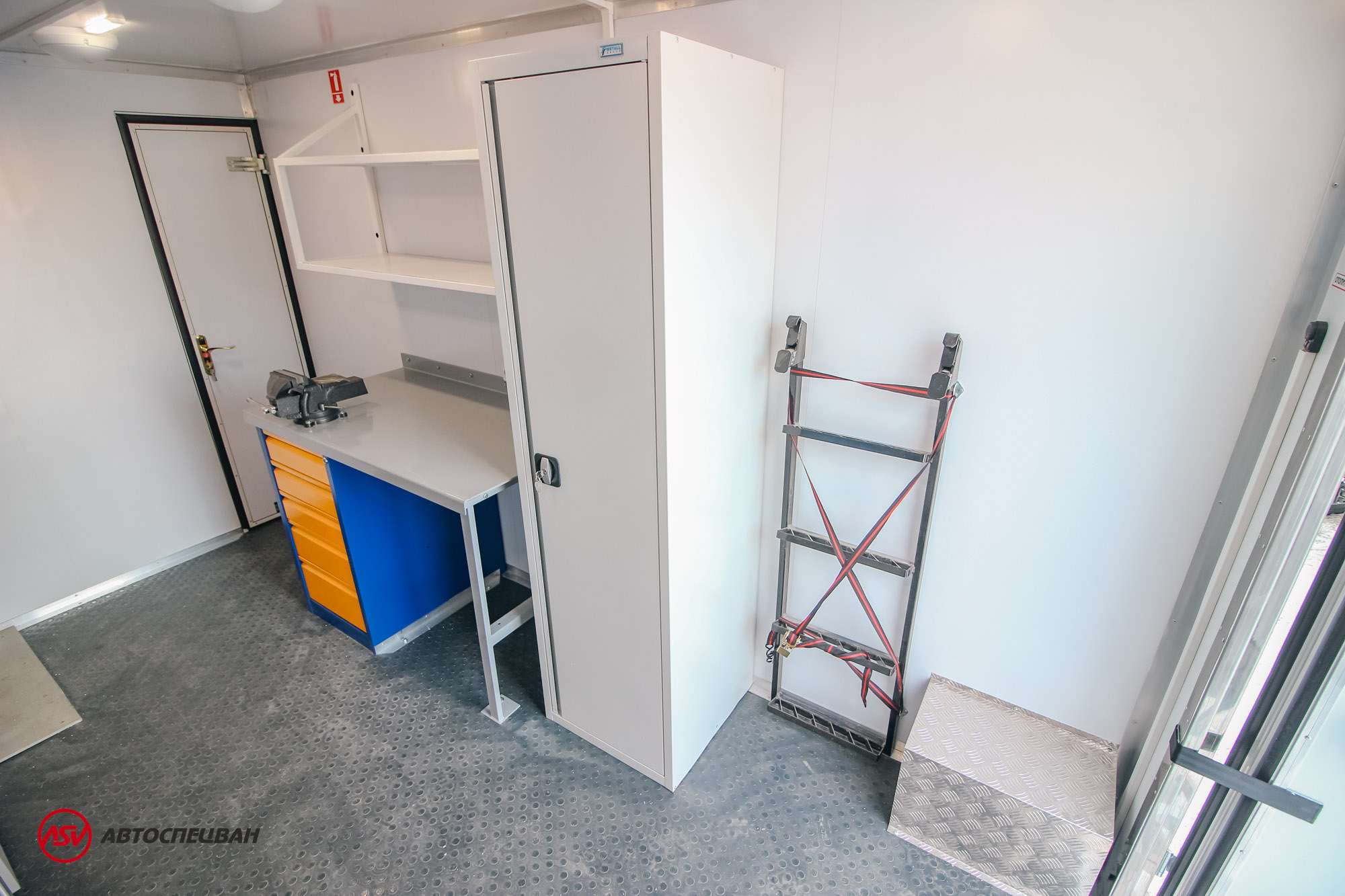 Транспортно-бытовой автомобиль ТБМ Урал NEXT 4320-6952-72(Е5)(2 отсека) 6