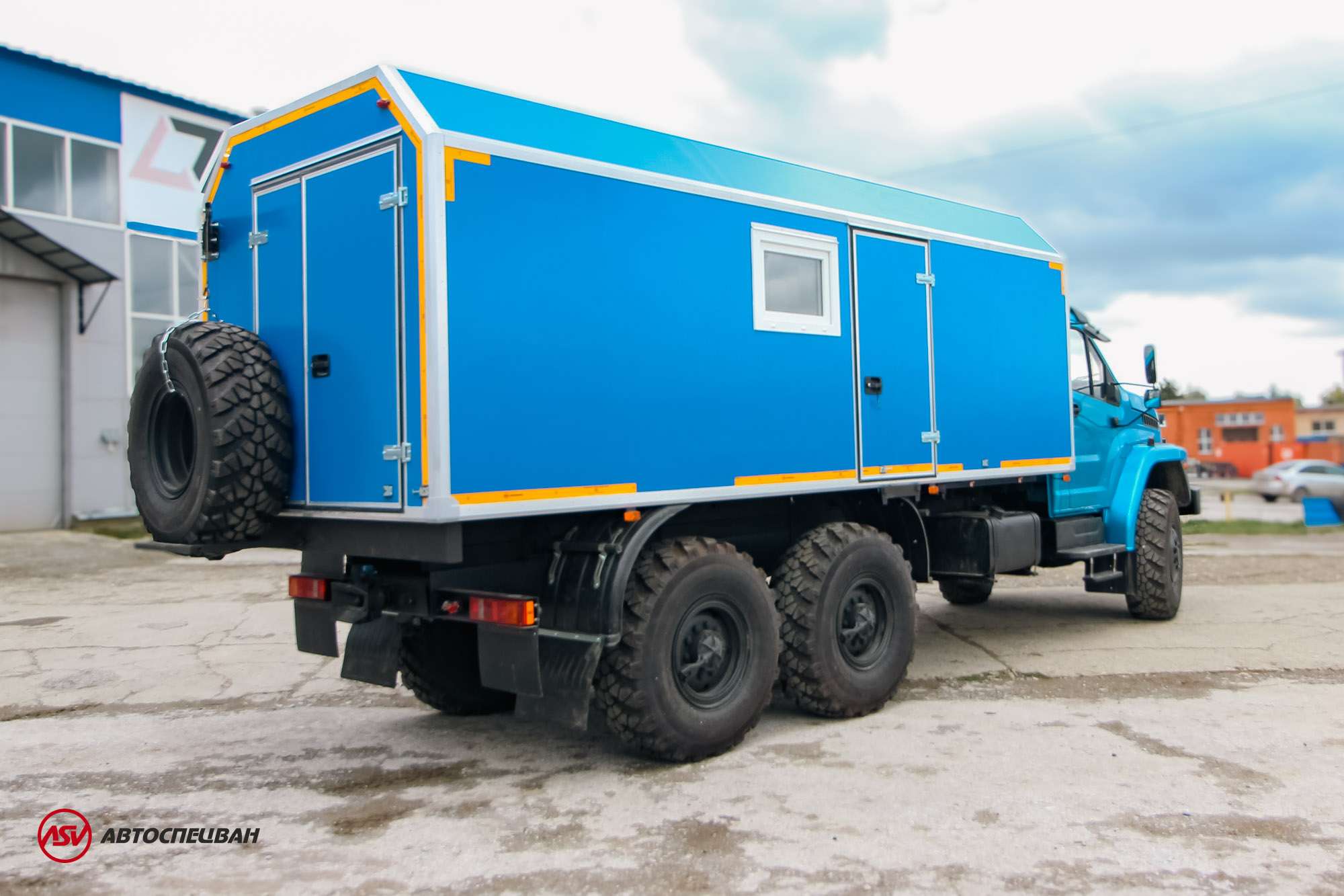 Транспортно-бытовой автомобиль ТБМ Урал NEXT 4320-6952-72(Е5) 1