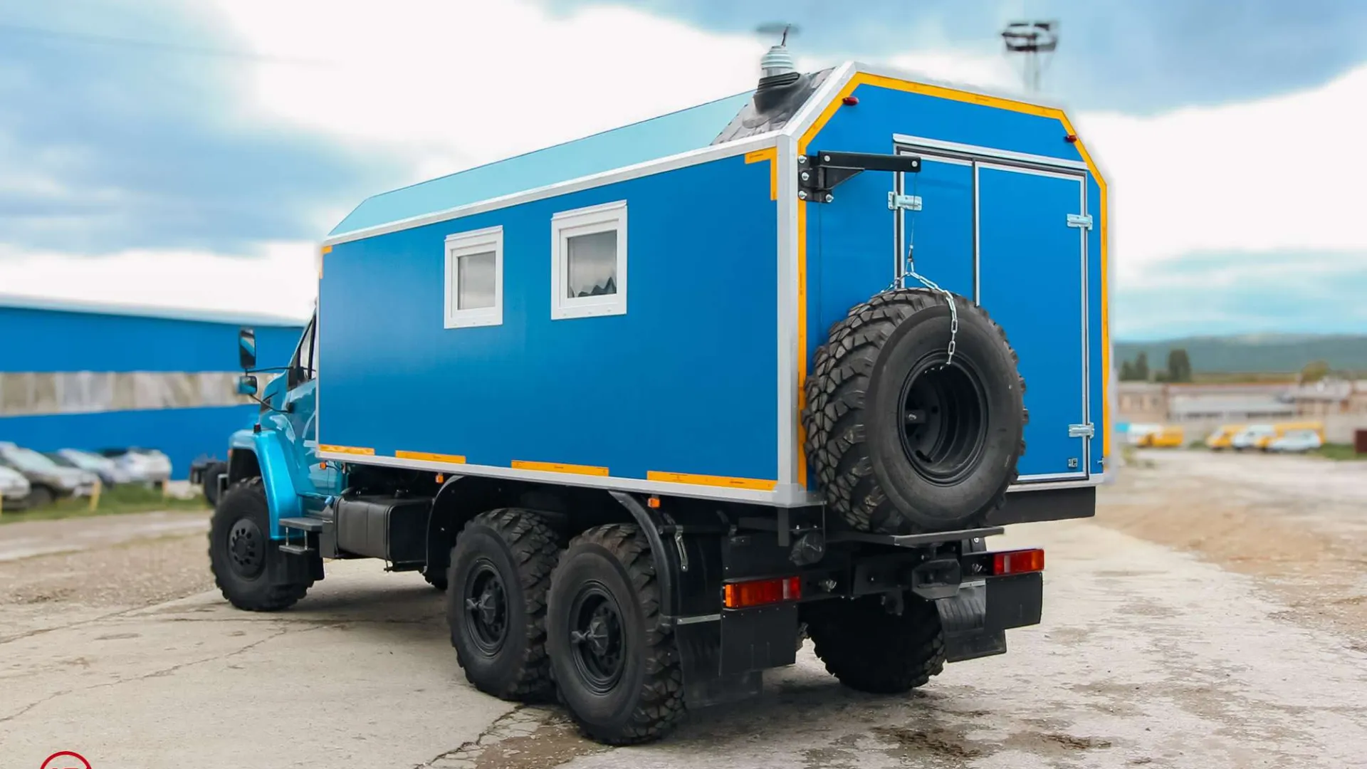 Транспортно-бытовой автомобиль ТБМ Урал NEXT 4320-6952-72(Е5) 2