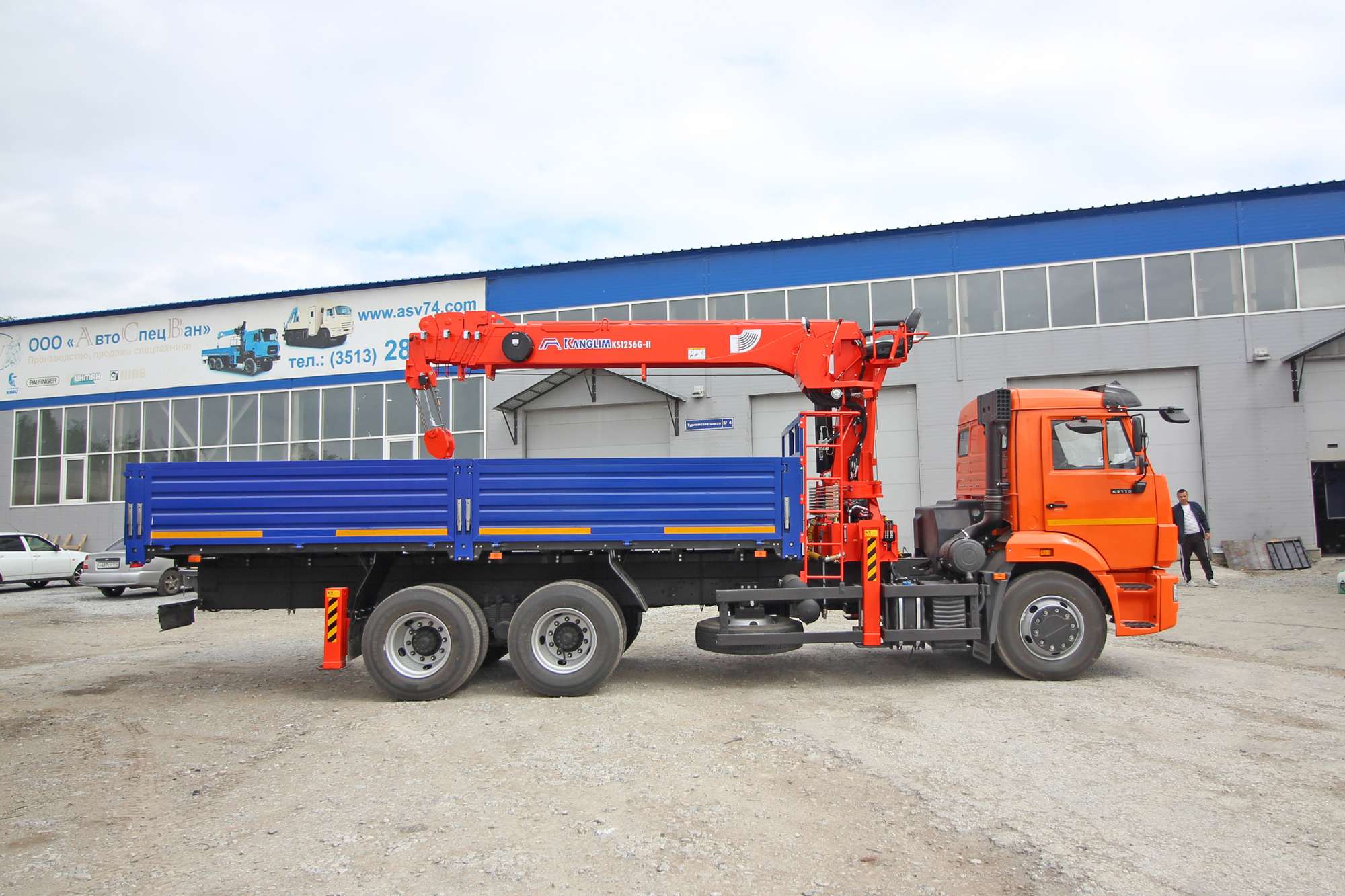 Бортовой КАМАЗ 65115-3094-48 с КМУ Kanglim KS-1256 1