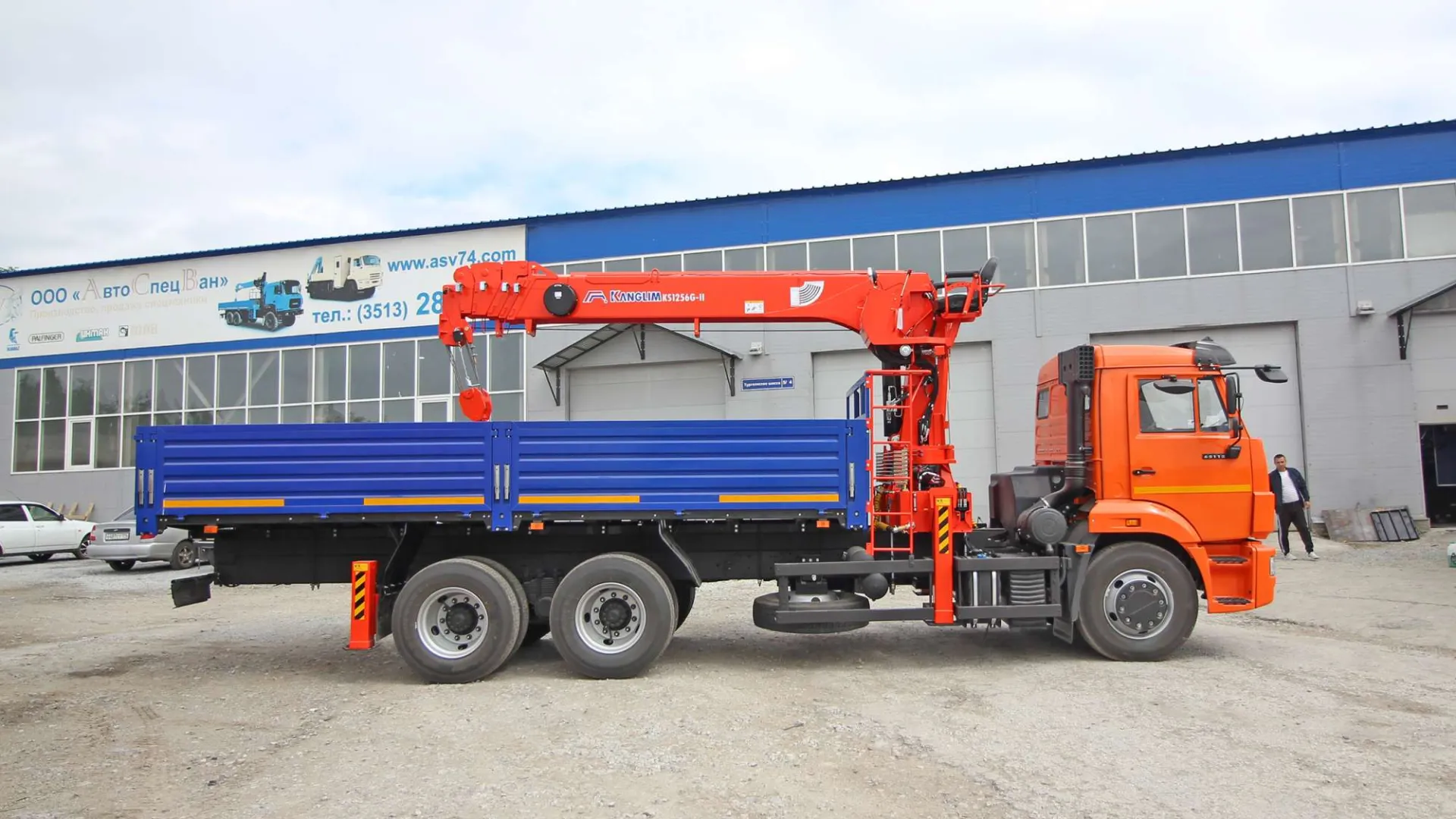 Бортовой КАМАЗ 65115-3094-48 с КМУ Kanglim KS-1256 1