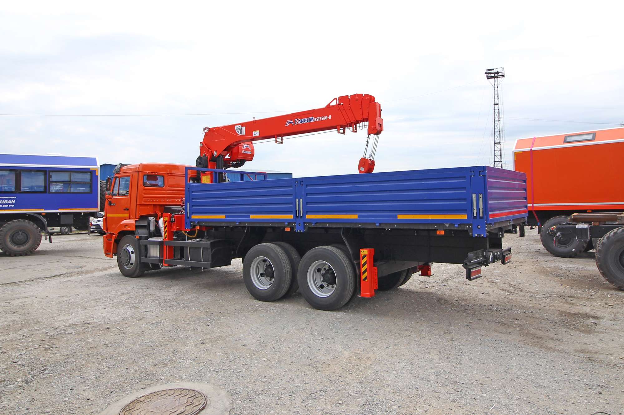 Бортовой КАМАЗ 65115-3094-48 с КМУ Kanglim KS-1256 3