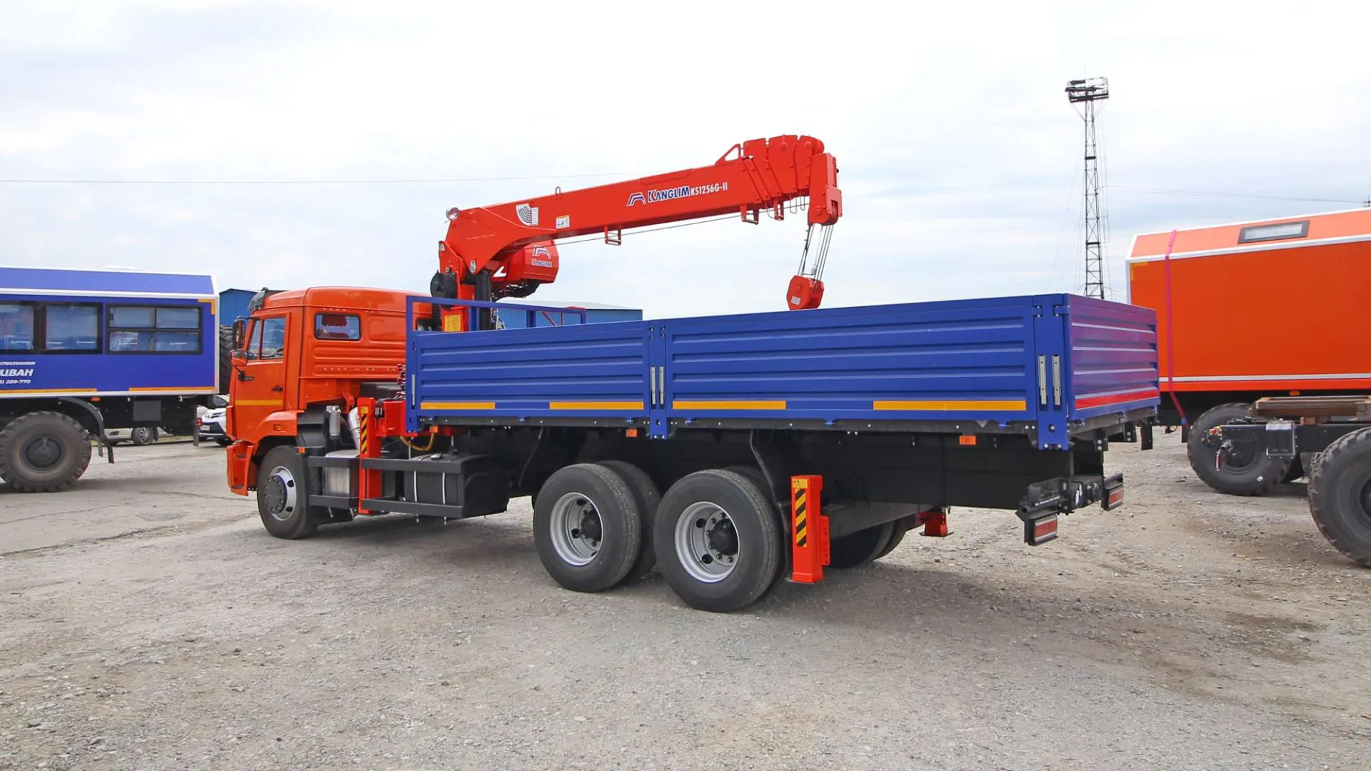 Бортовой КАМАЗ 65115-3094-48 с КМУ Kanglim KS-1256 3