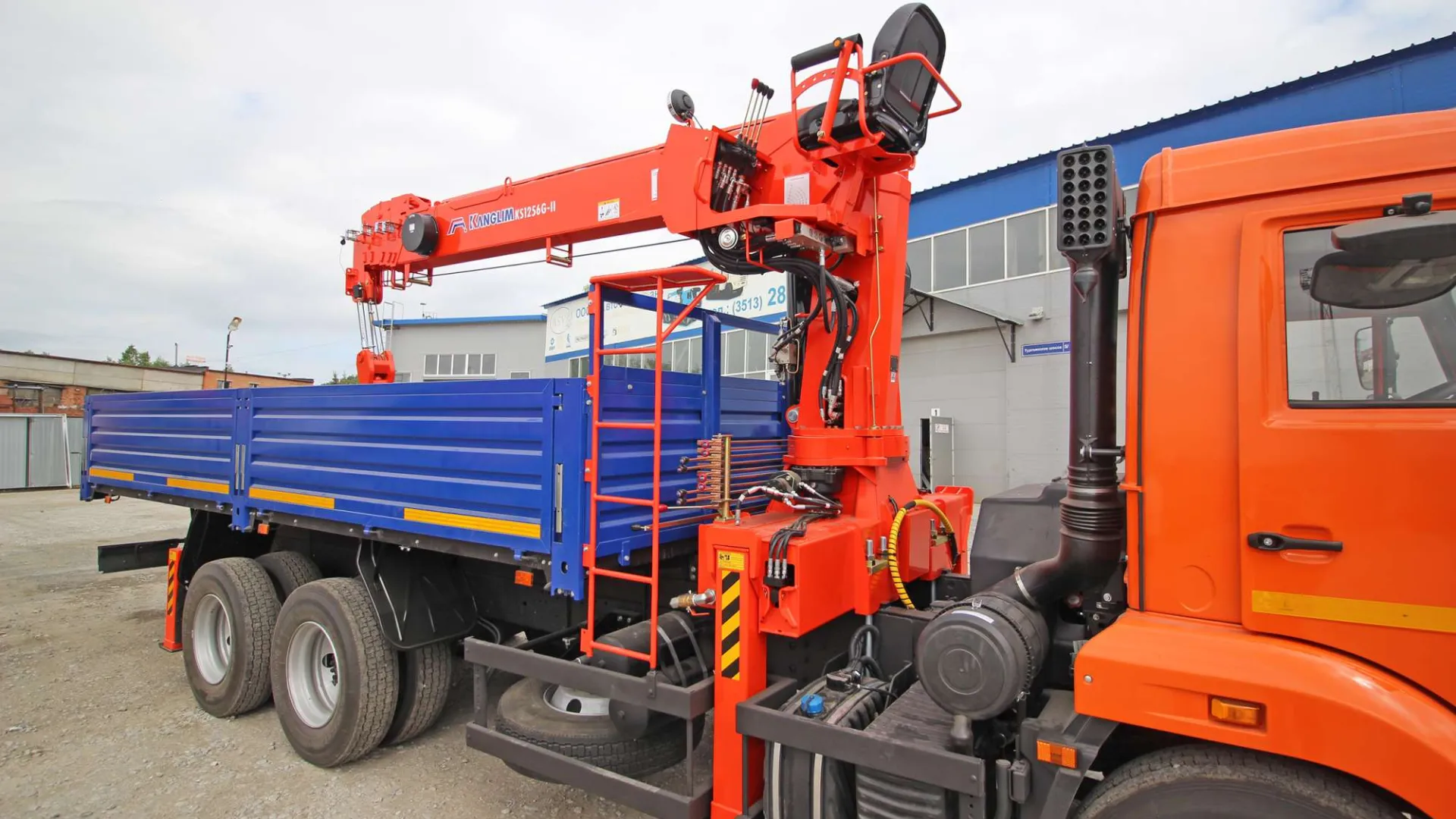 Бортовой КАМАЗ 65115-3094-48 с КМУ Kanglim KS-1256 6